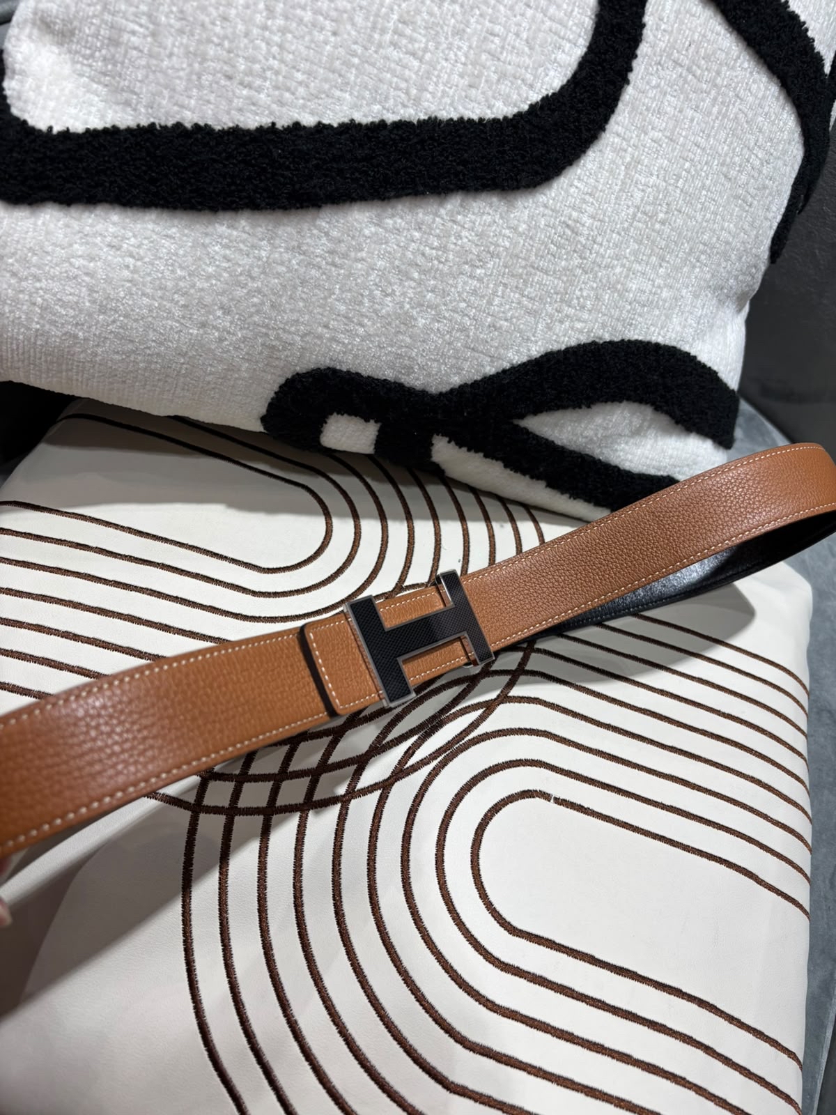 Hermes H belt SIZE 95 牛皮雙面皮帶  100%Authentic, 95%New