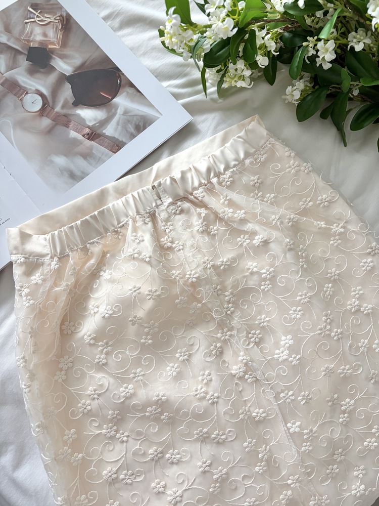 Blossom Embroidery Skirt (Cream)