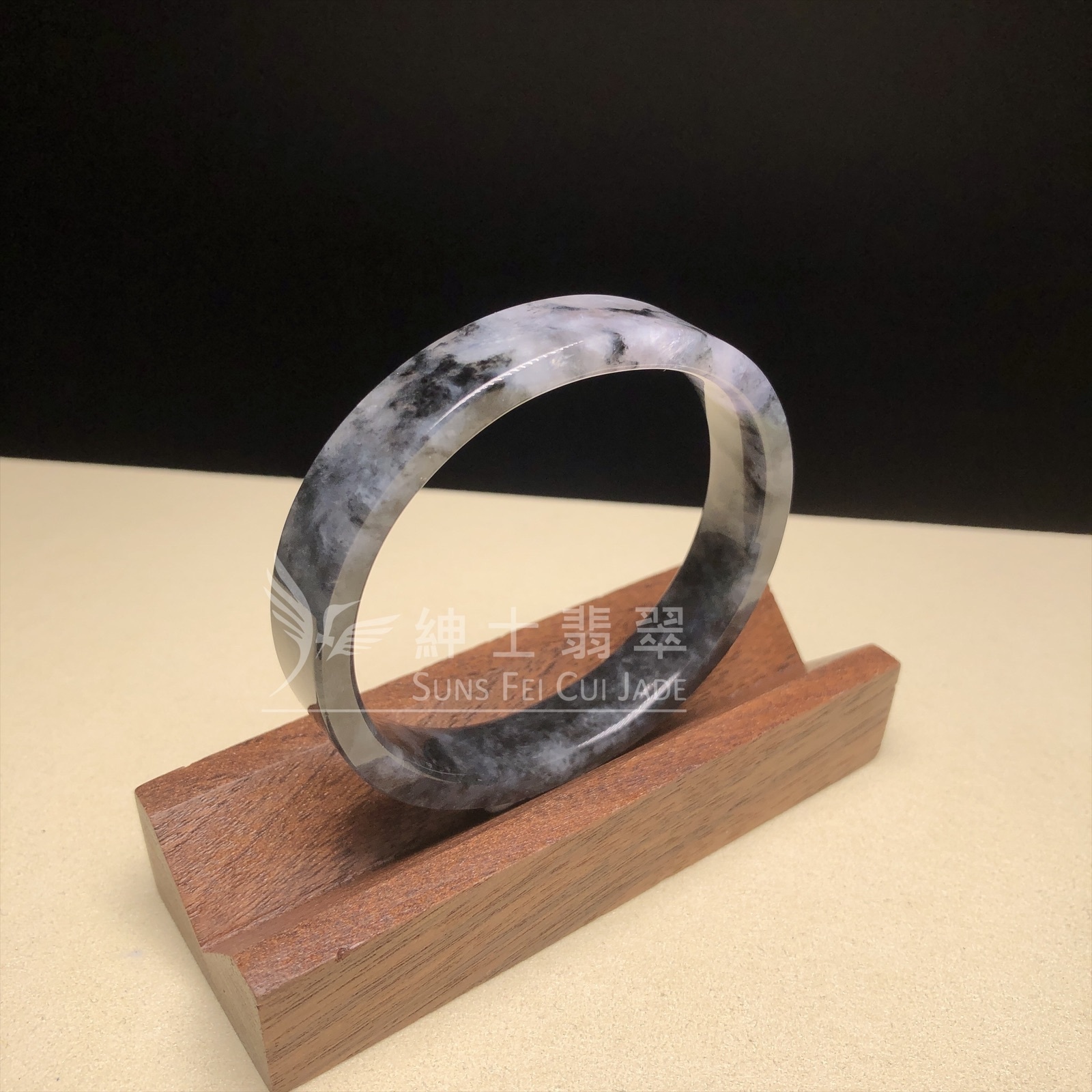 山水烏雞方貴妃鐲54.7mm C06241