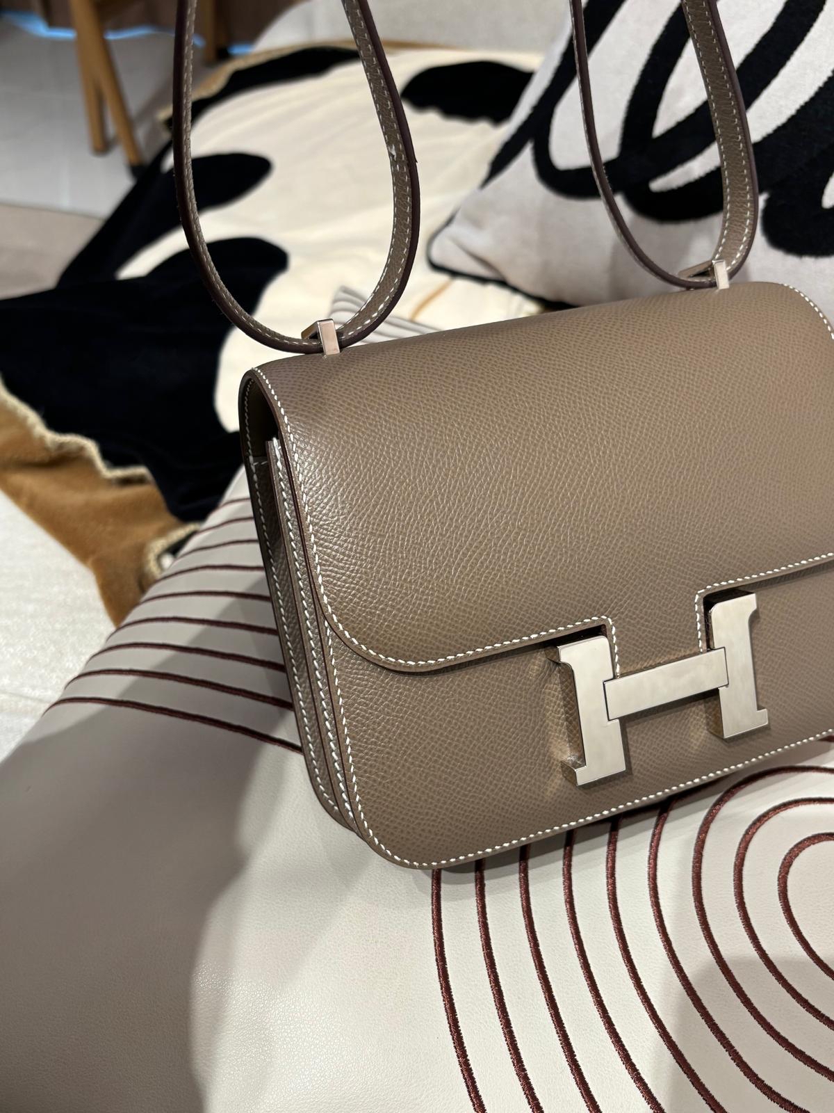 Hermes Constance mini 19 , Stamp Y 大象灰銀扣epsom 牛皮100%Authentic, 98%New ✅Dust bag ✅Box