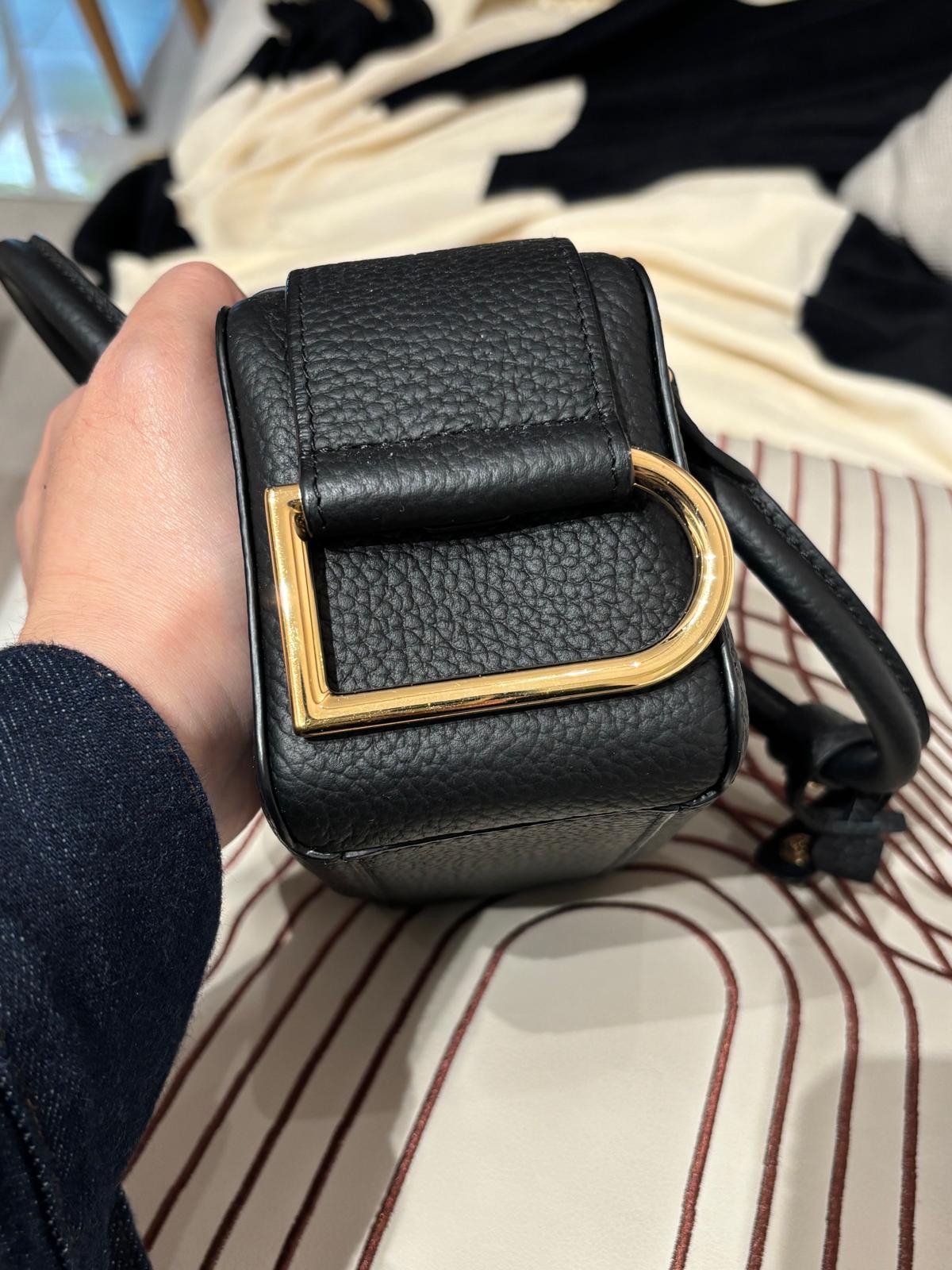 Delvaux cool box nano 黑金牛皮，100%Authentic,99%new✅dust bag 