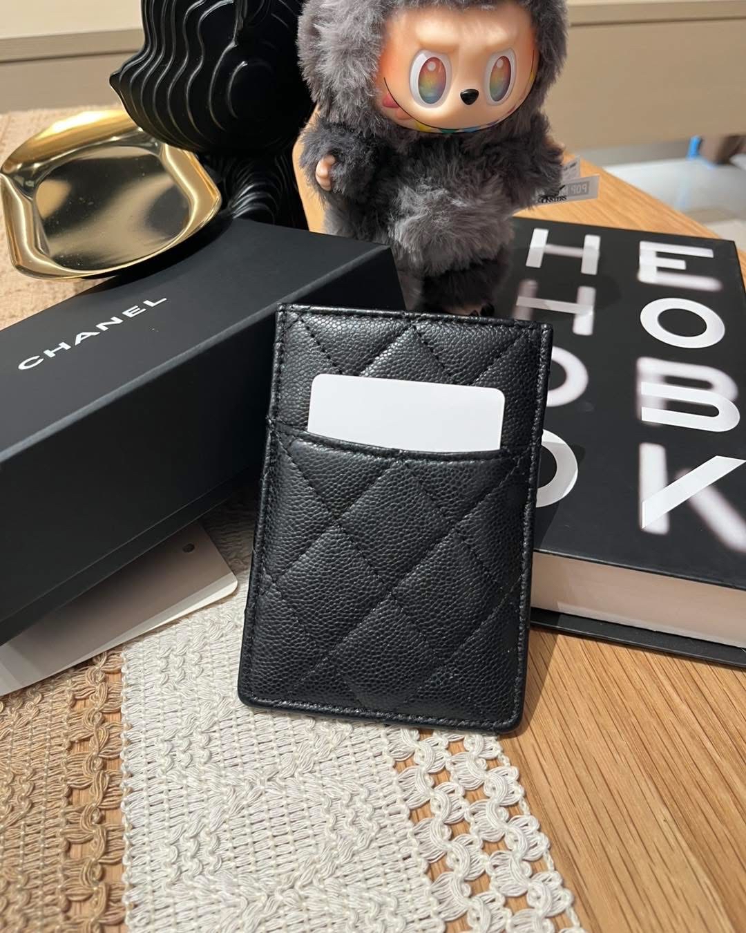 Chanel vertical card holder 黑色荔枝牛皮，100%Authentic,98%new  ✅晶片✅box