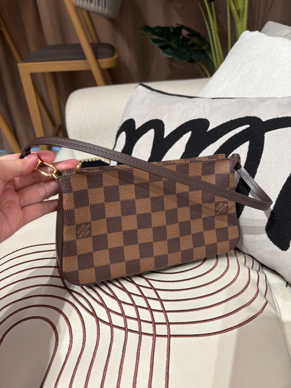 Lv pochette Hobo Bag 100%Authentic, 95%new