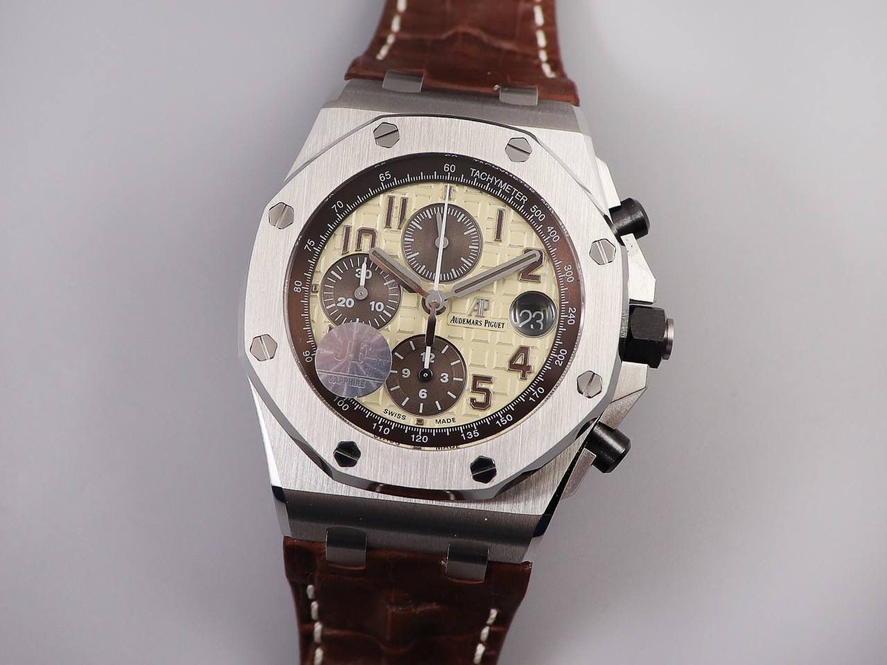 AP 26470st巧克力V2版经典a p计时款式之一 搭载复刻原版3126机芯 直径42mm 厚度15.6mm 🔥注：JF的所有3126机芯系列是目前市面上壳身最薄和复刻程度最强的版本🔥🔥