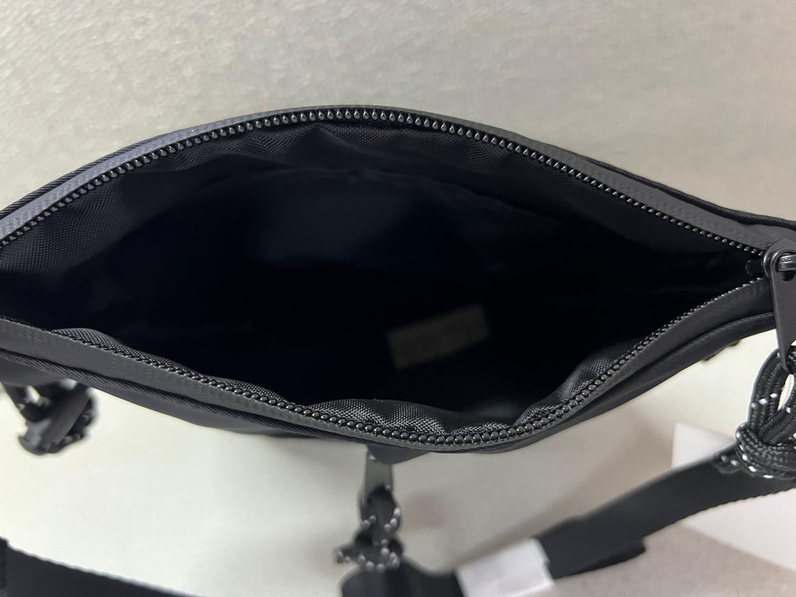 🎌日本直送🎌 Hello Kitty 防水料斜孭袋