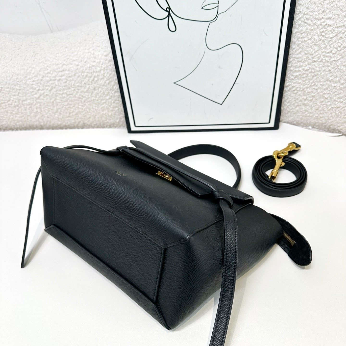 【預訂貨品】Celine Micro 黑色牛皮鯰魚包