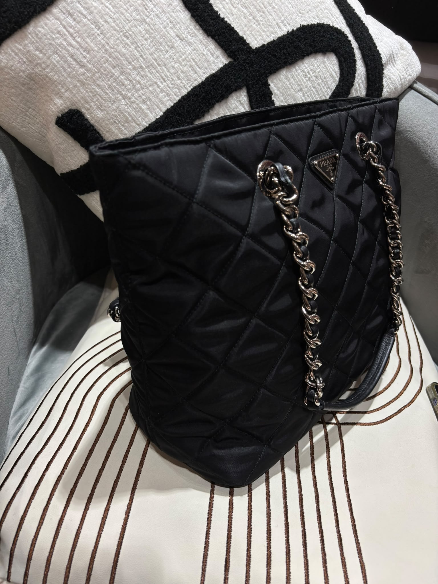 Prada nylon zip shoulder bag 拉鍊tote bag 100%Authentic ,98%new✅dust bag