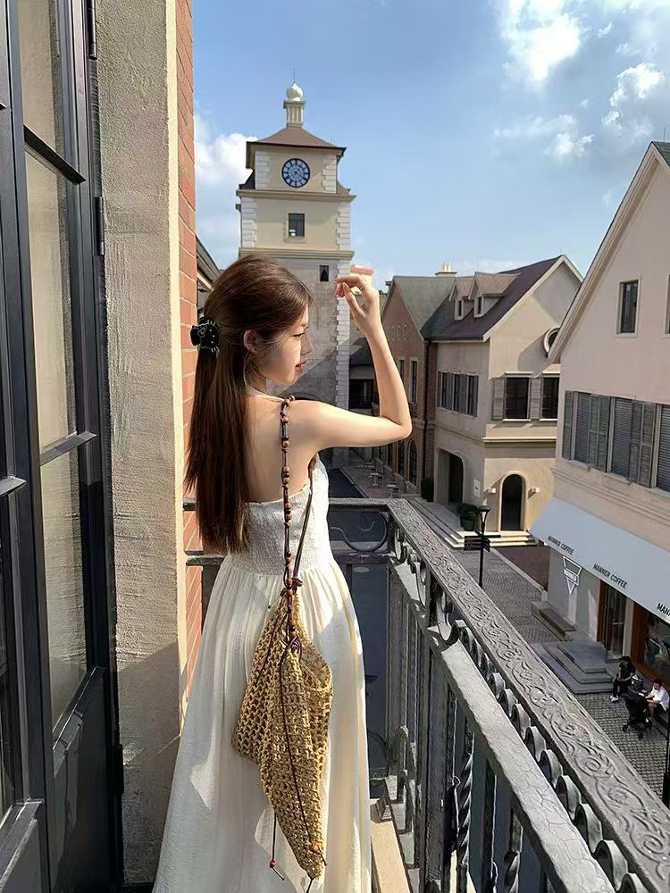 1747 French Beige Midi Dress Freesize 法式温柔杏色挂脖裙