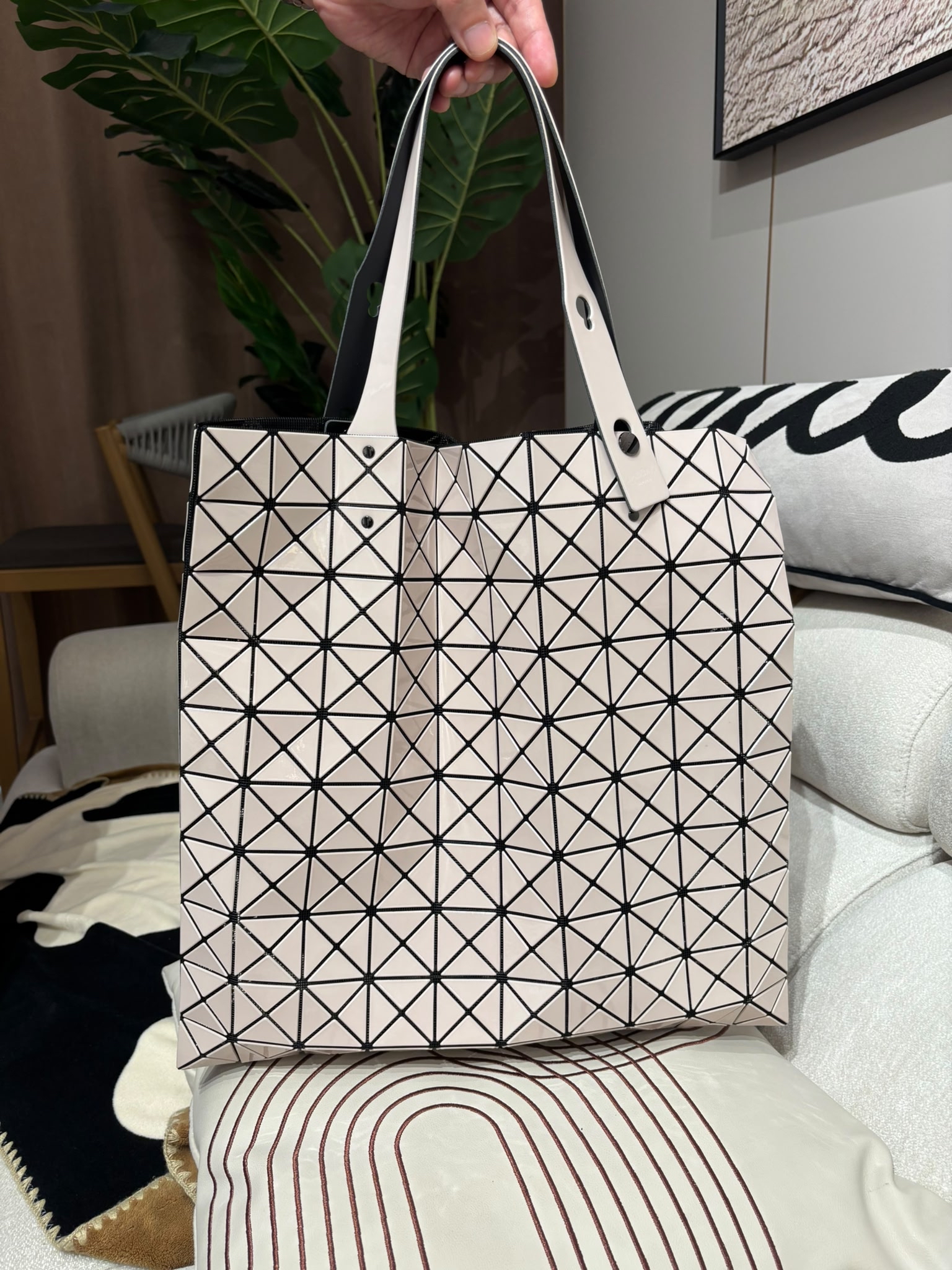 全新 Issey Miyake Bao Bao Tote Bag 100%Authentic, Brand New 全新 ✅證書✅Dust bag