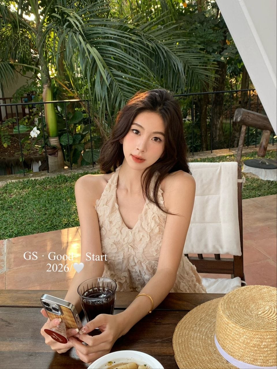 4549 GS START "ROSÉE PETALINE HALTER TOP”