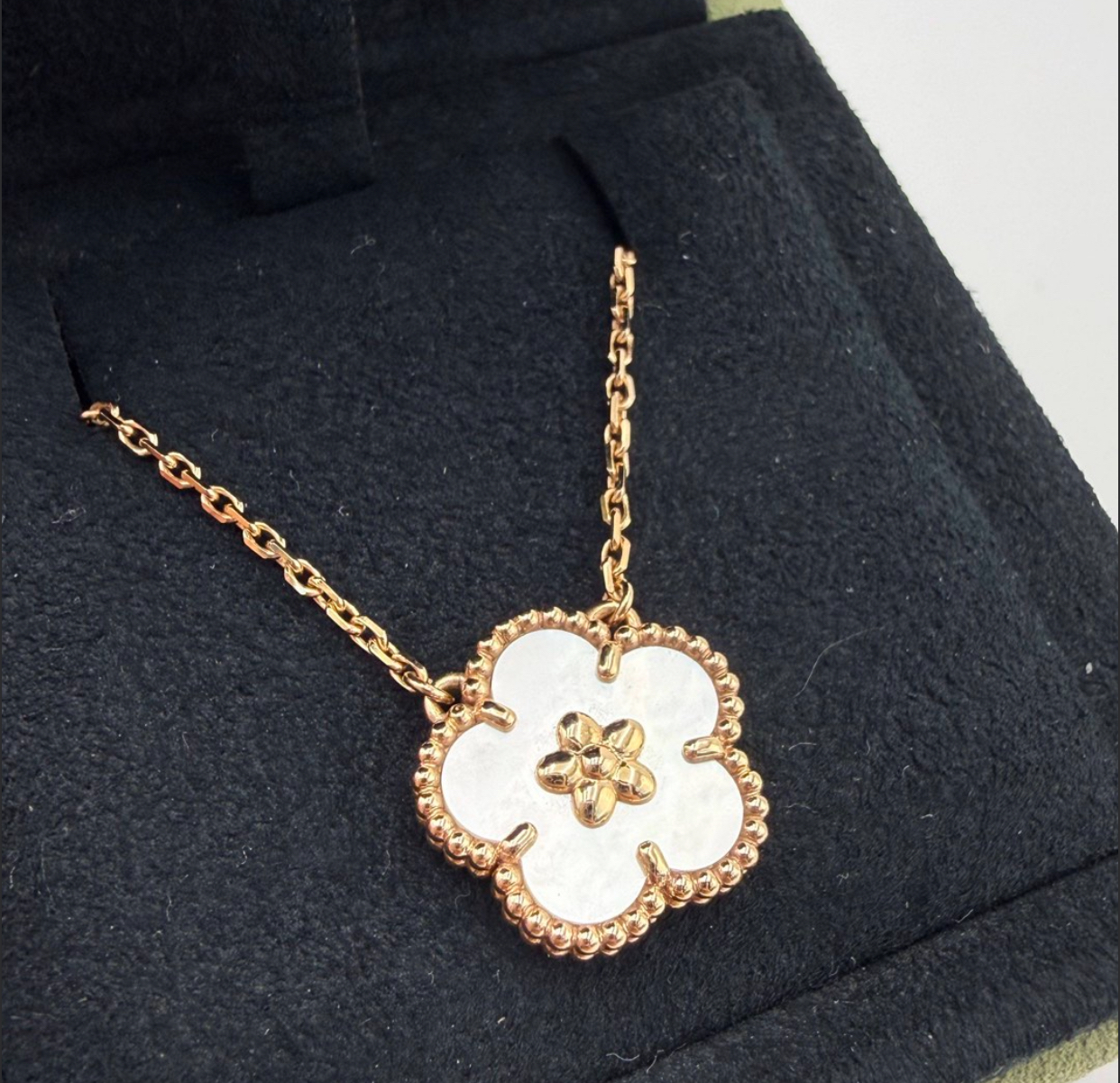 VCA梵克雅寶 項鍊 Lucky Spring系列 18k玫瑰金 珍珠白貝母白梅花項鍊 經典熱門首飾 25年4月卡全套