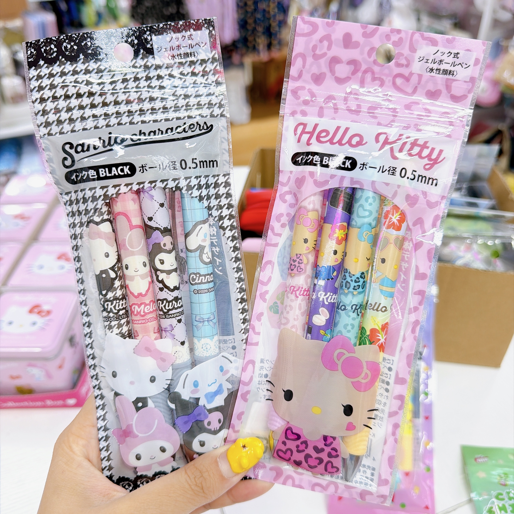 日本直送Sanrio kitty 蠟筆小新 新款一套四支黑色原子筆