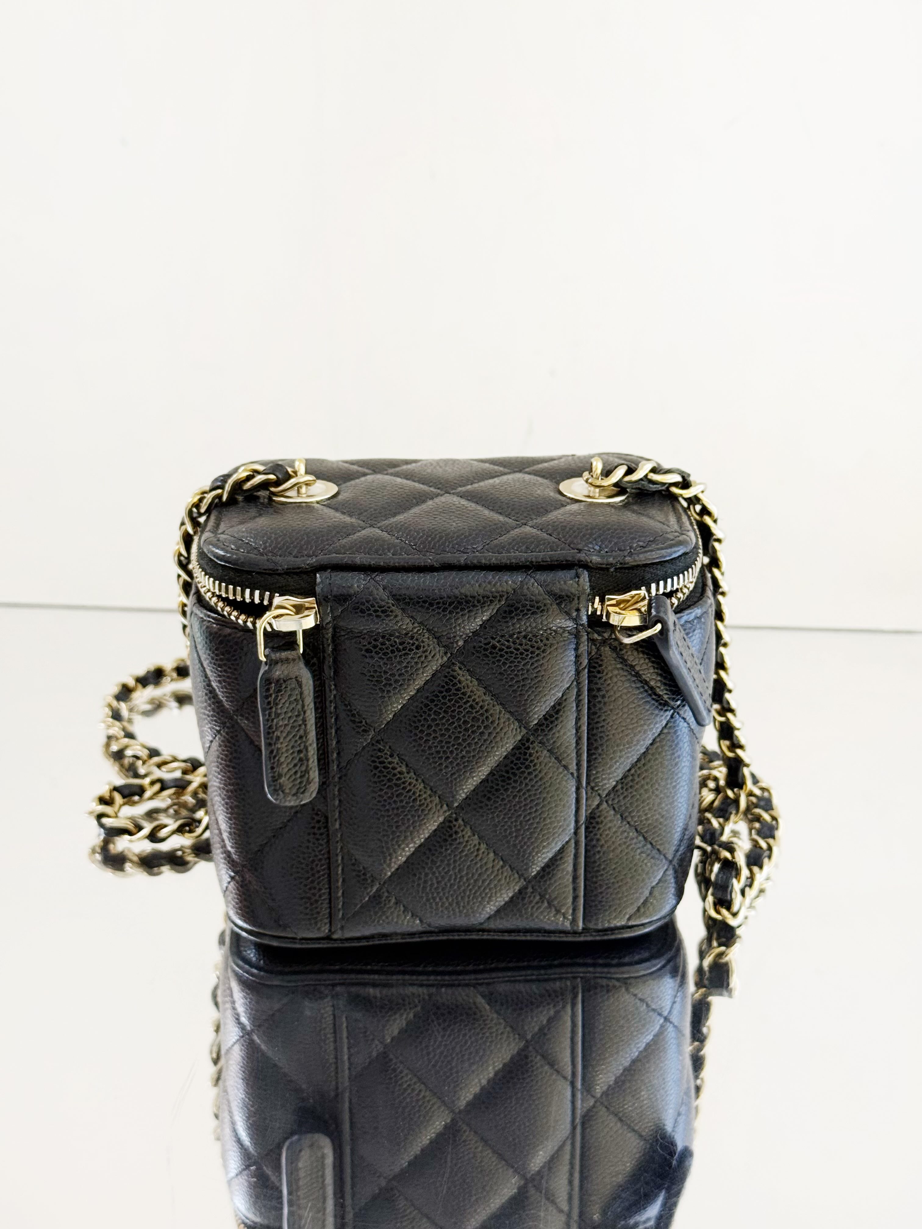 【預訂貨品】Chanel 23S Mini 黑金荔枝牛皮化妝包💳芯片款 