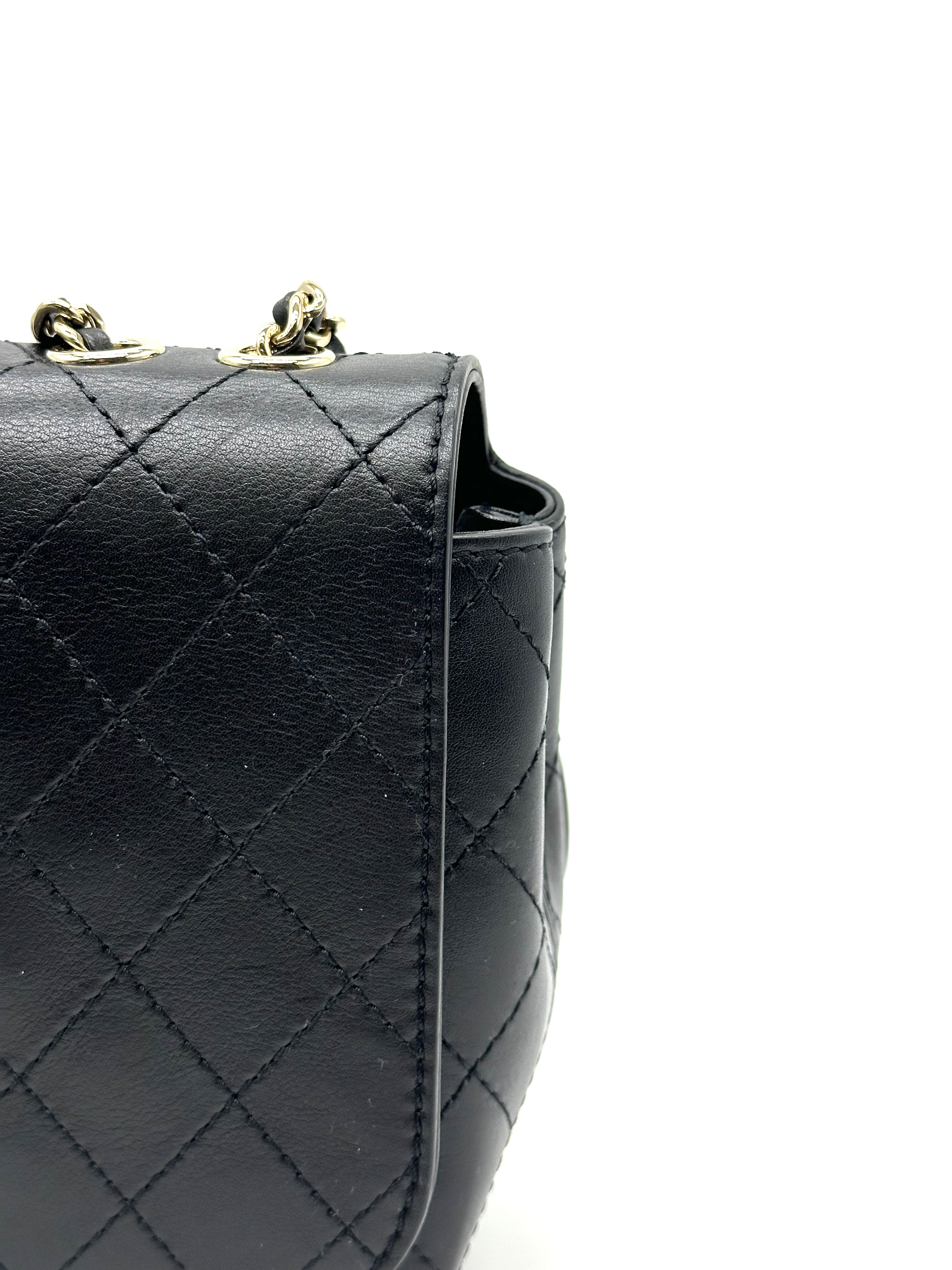 Pre-Owned Chanel Calfskin Stitched CC Case Flap Bag / Product Code: 26040910