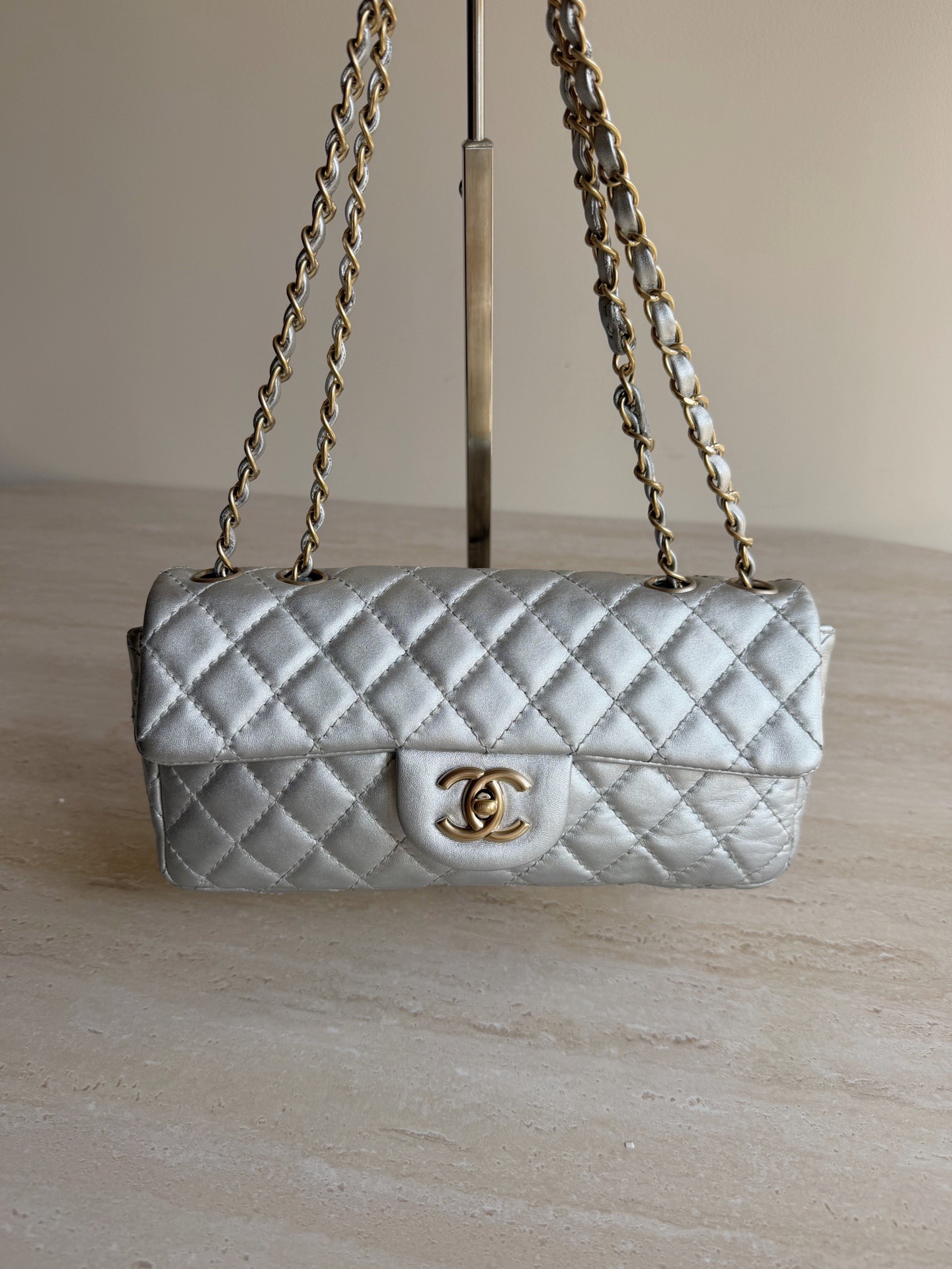 【預訂貨品】Chanel太空銀法棍包