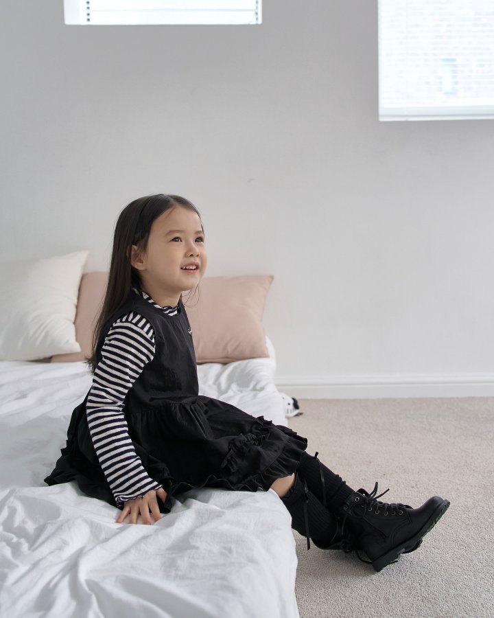 Momoann | OPS Black size 7(100-105)