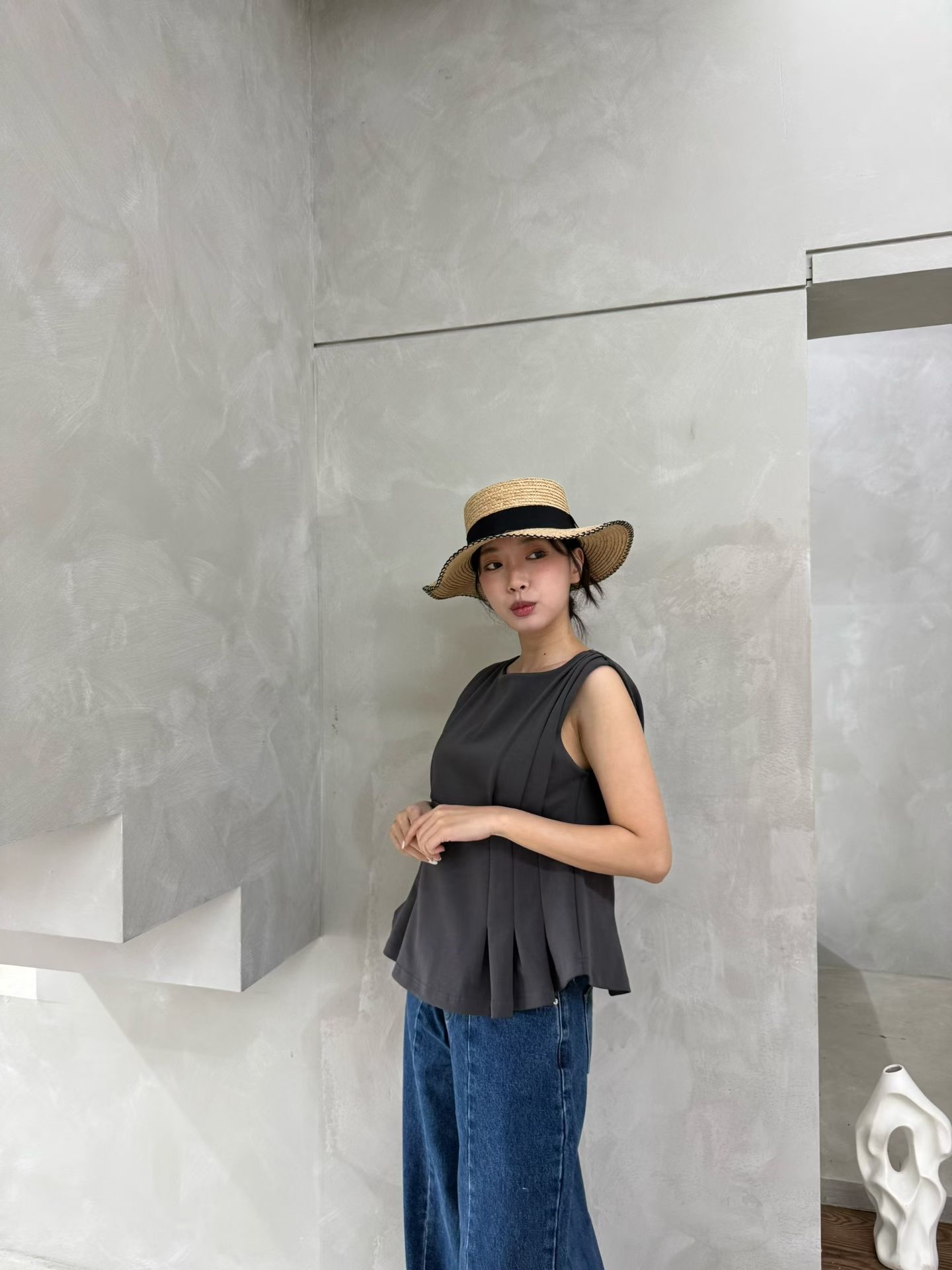 M20 立體修身壓褶背心