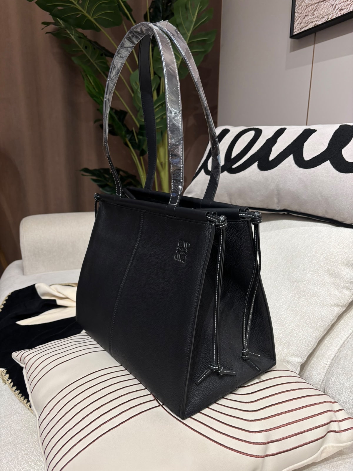 Loewe Cushion Tote Bag Black Calfskin 100%Authentic, 98%New ✅Dust bag