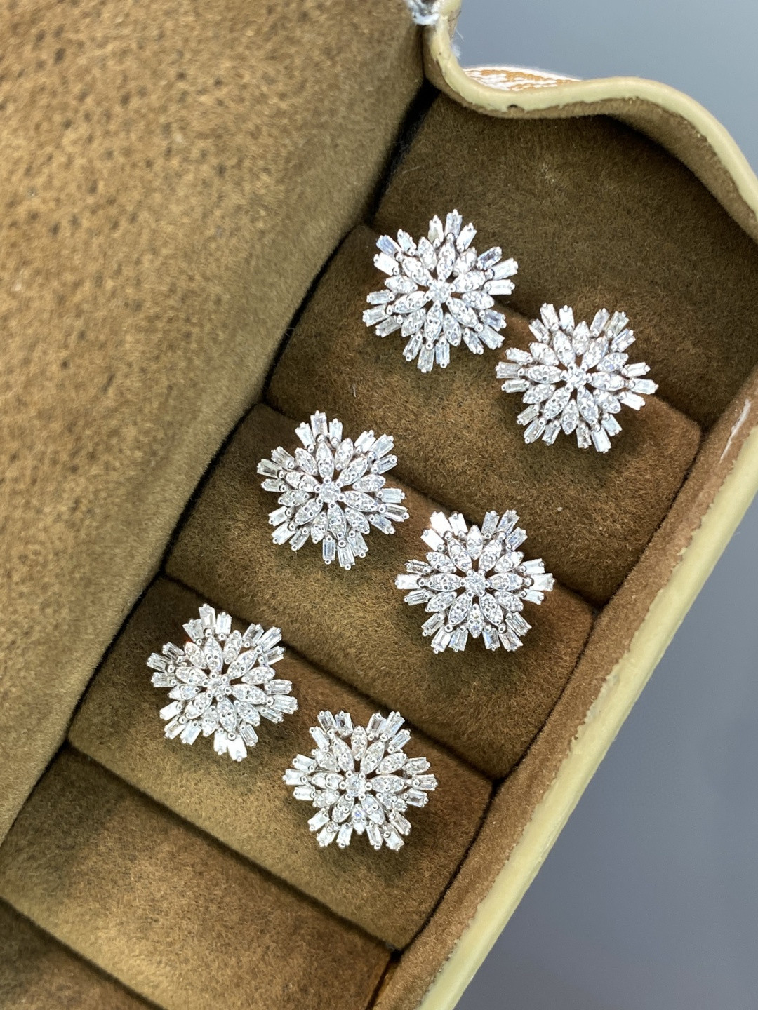 18K Diamond Earrings 