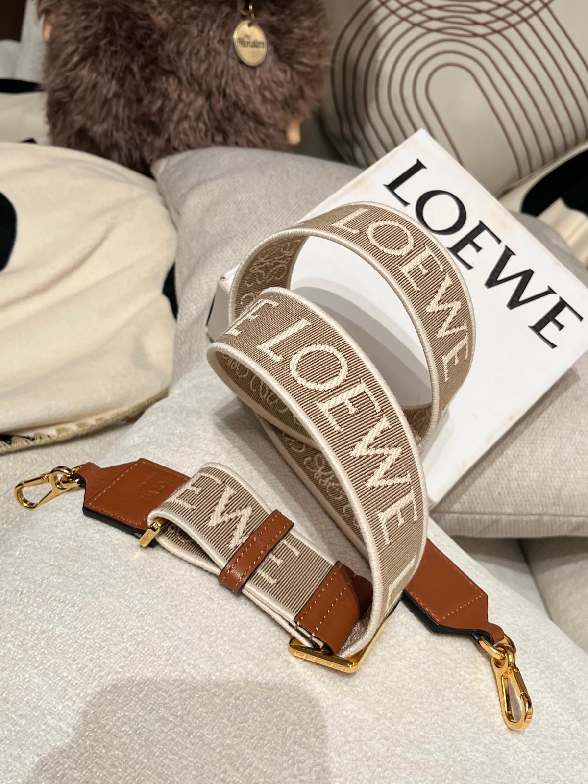 全新 Loewe strap Tan 100%Authentic ,全新Brand New  ✅Box