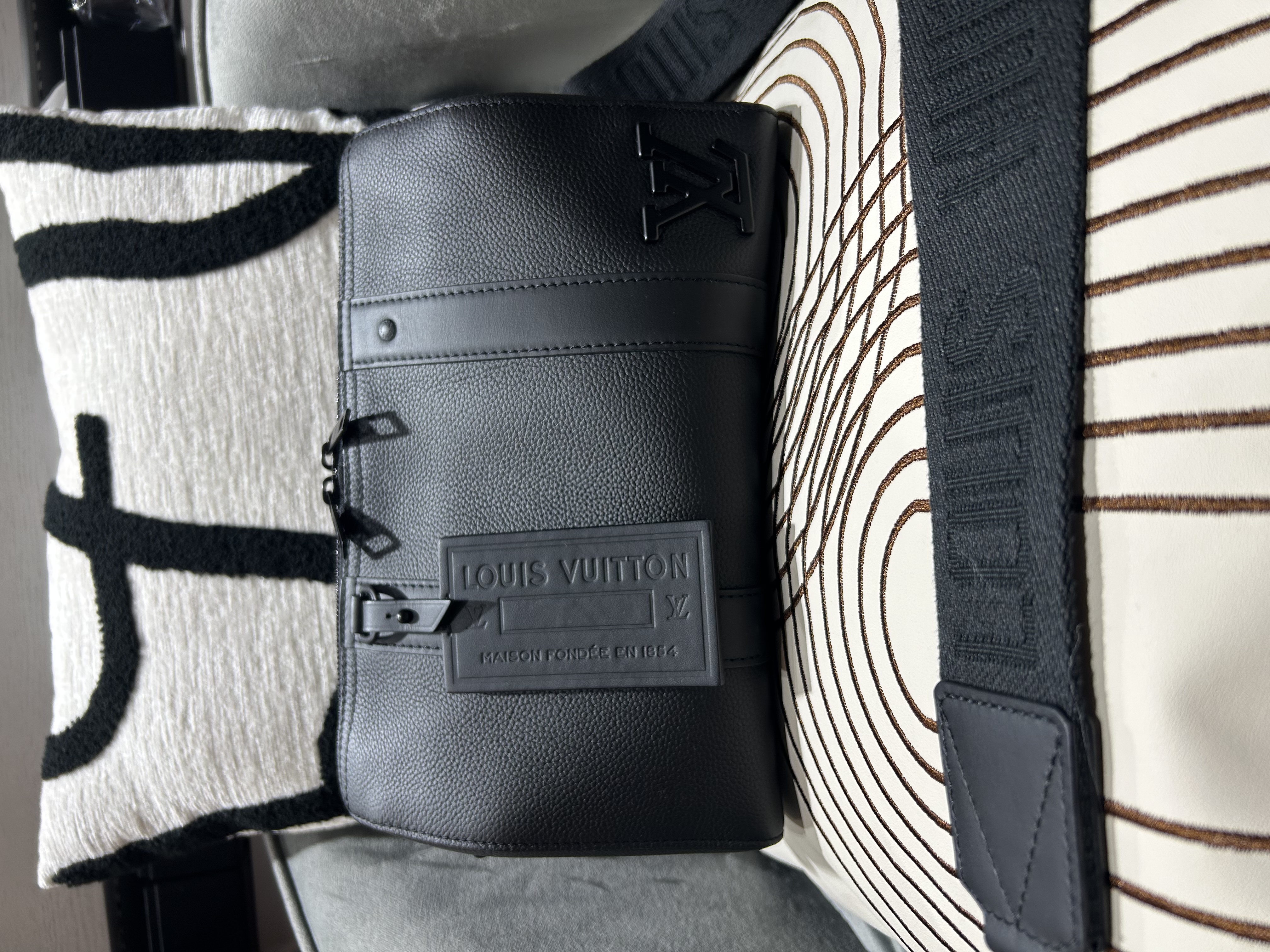 Lv city keepall M59255 黑色Aerogram粒面小牛皮 100%Authentic ,98%new ✅NFC✅dust bag✅盒
