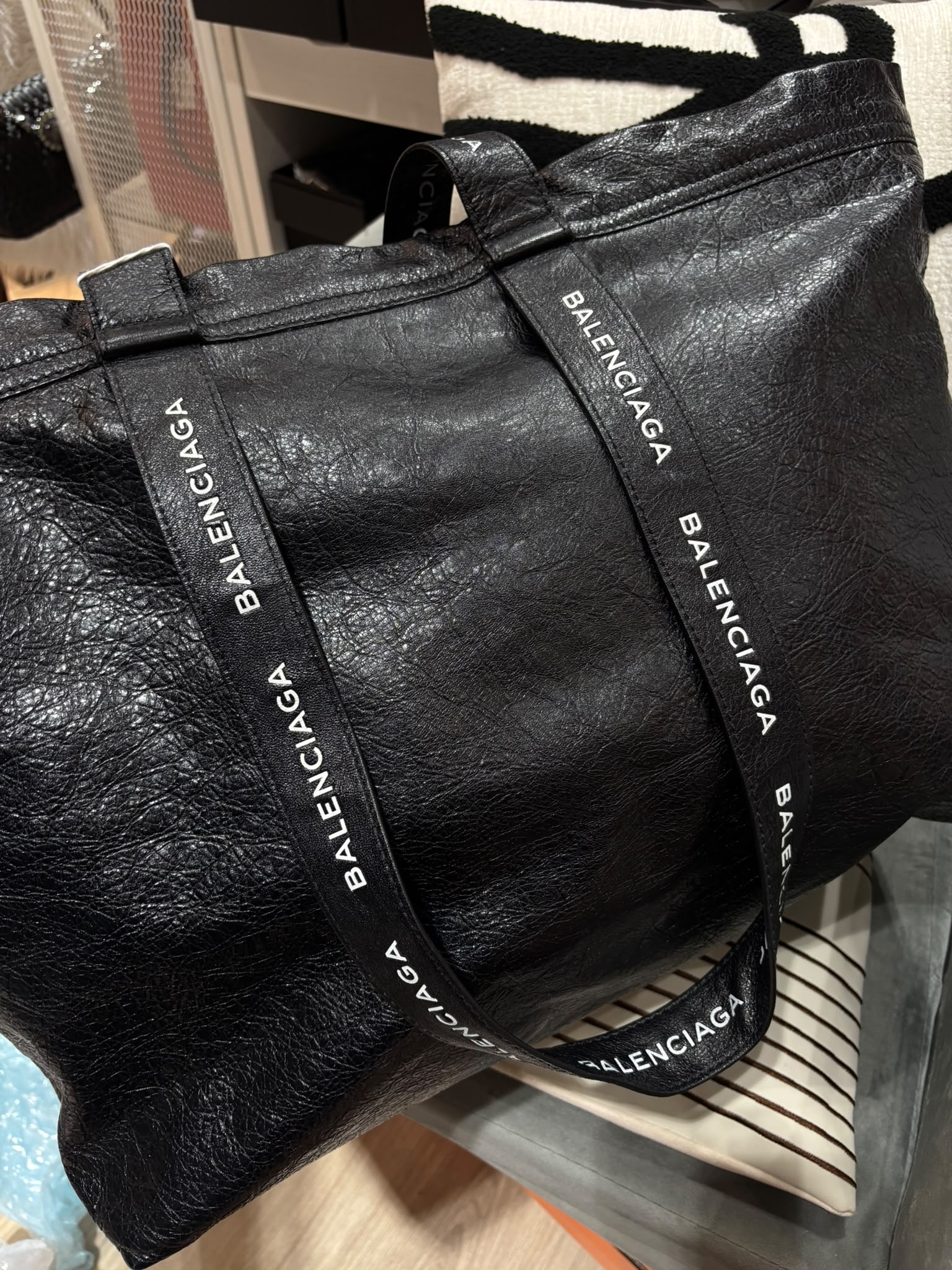 Balenciaga carry shopper Tote Bag 黑色小牛 W44cm x D24cm x H37cm  100%Authentic,95%New