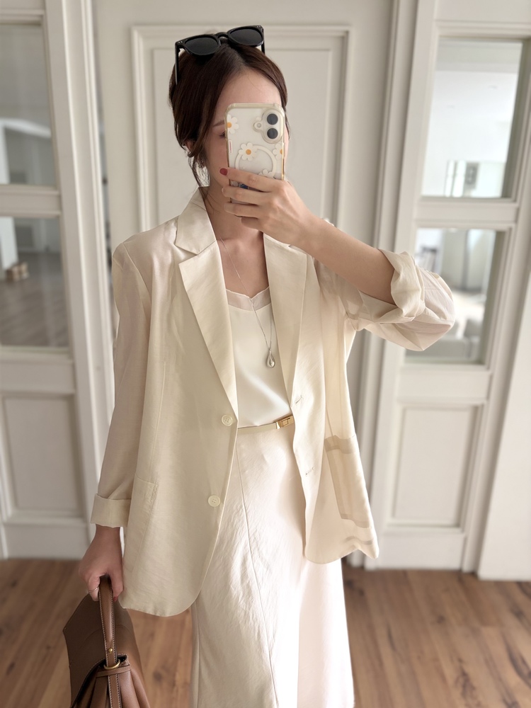 The Fine Silky Blazer (Ivory)