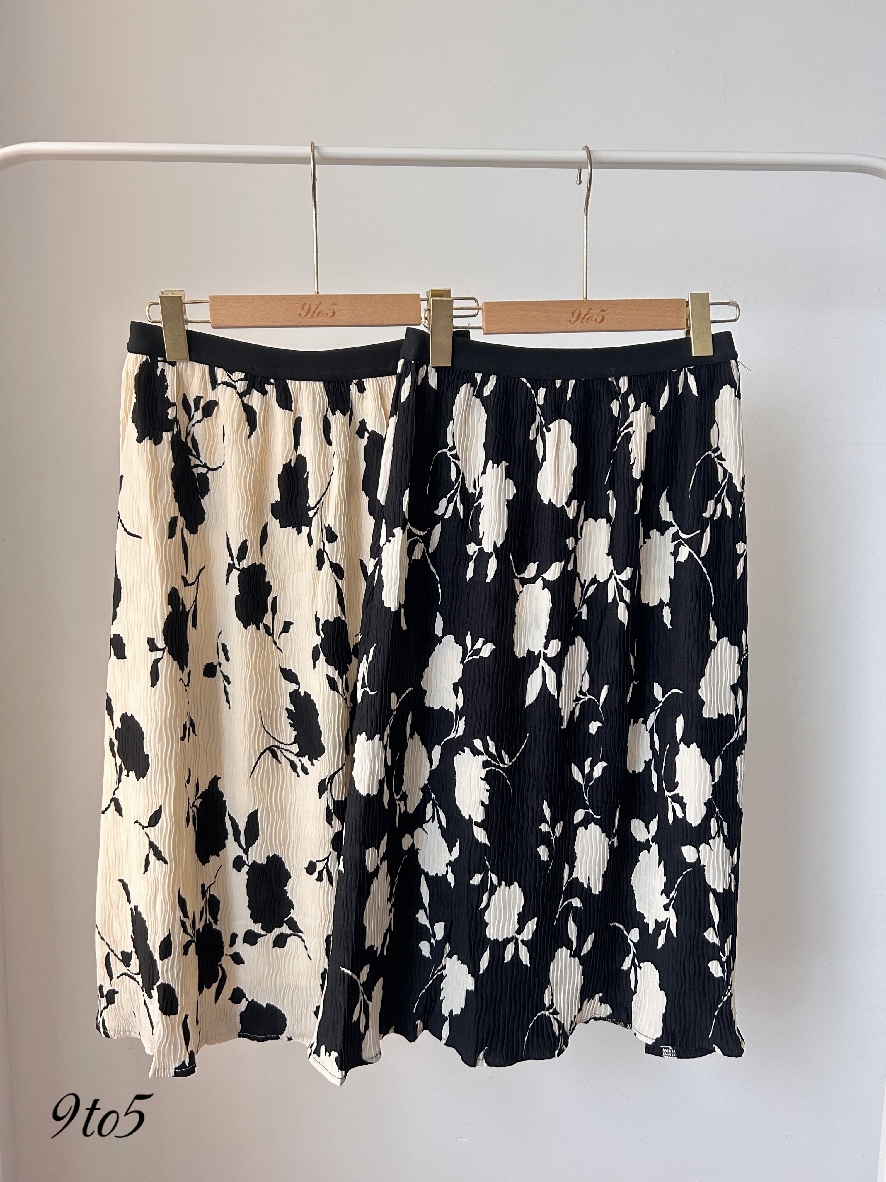 S2035 A-line Midi Skirt - Black & Cream