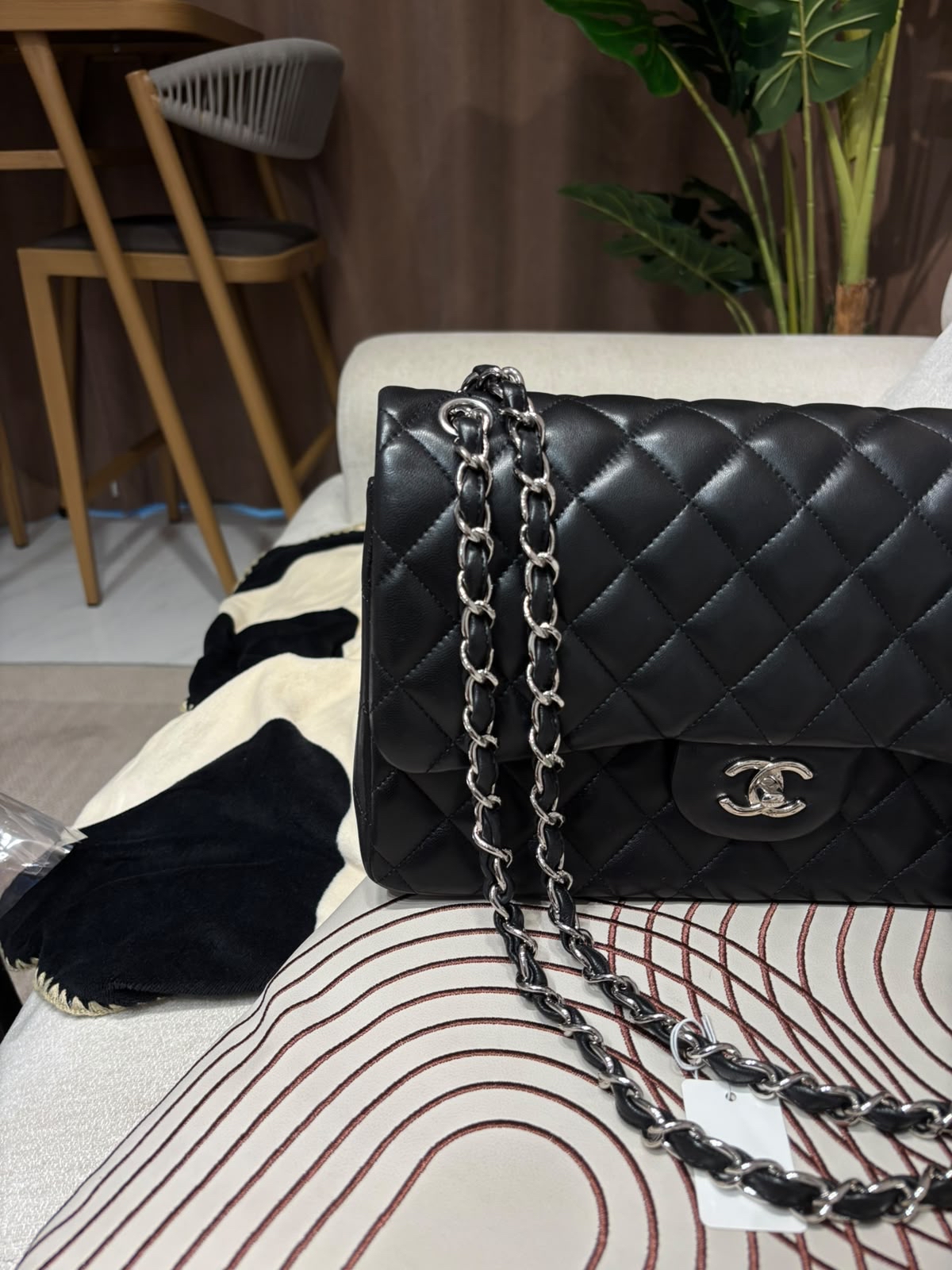 Chanel classic flap 30 A58600 cf30 jumbo lambskin 100%Authentic,98%new ✅card ✅dust bag ✅box 