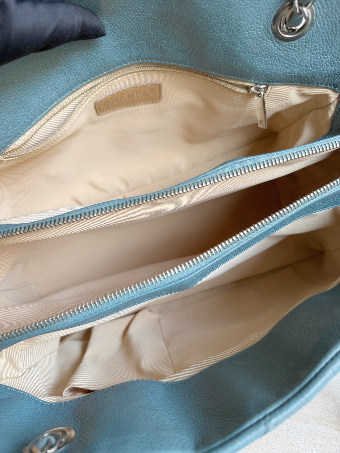 【預訂貨品】Chanel藍色魚子醬tote bag