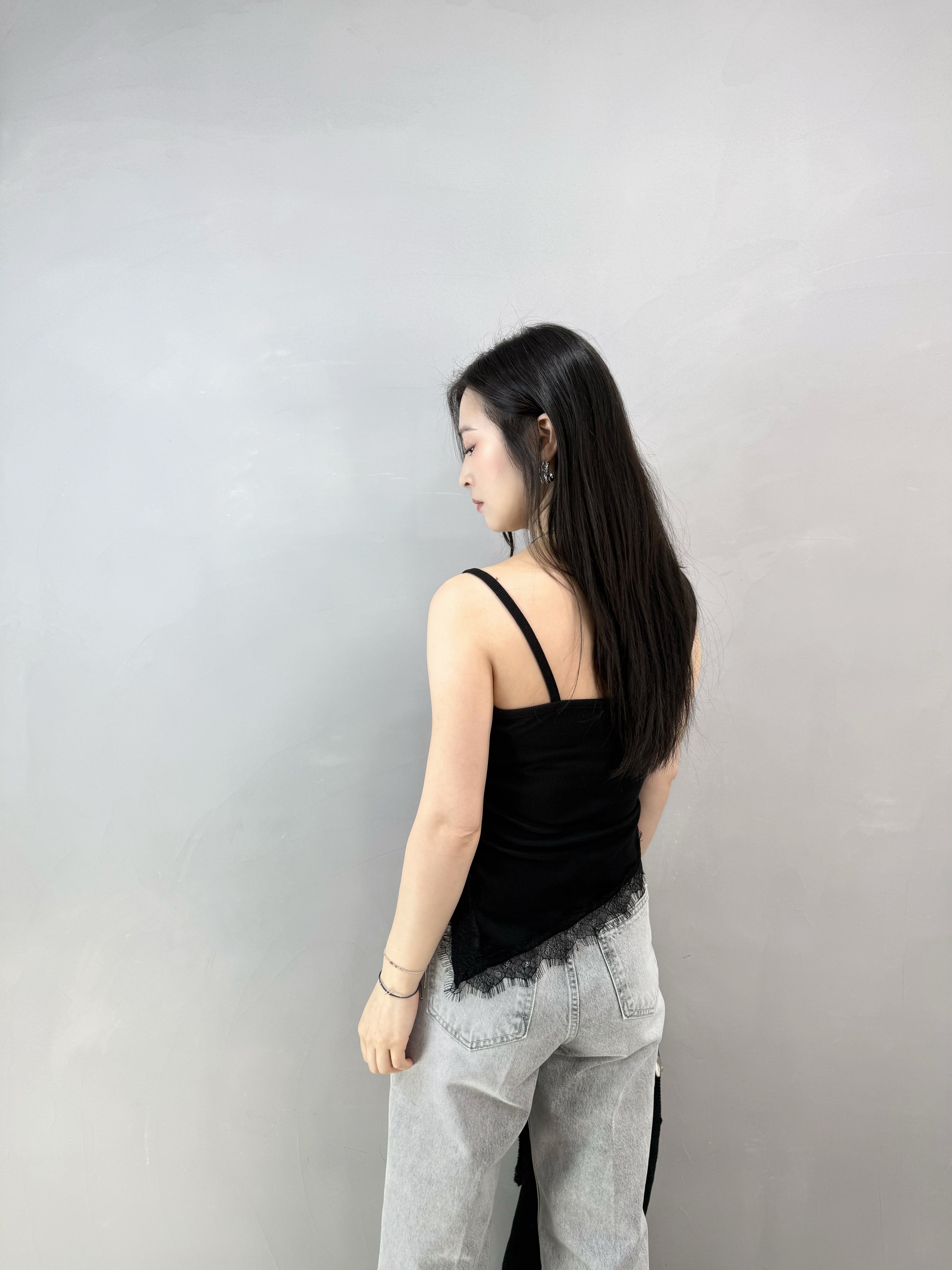 I63 斜Cut開叉Lace背心