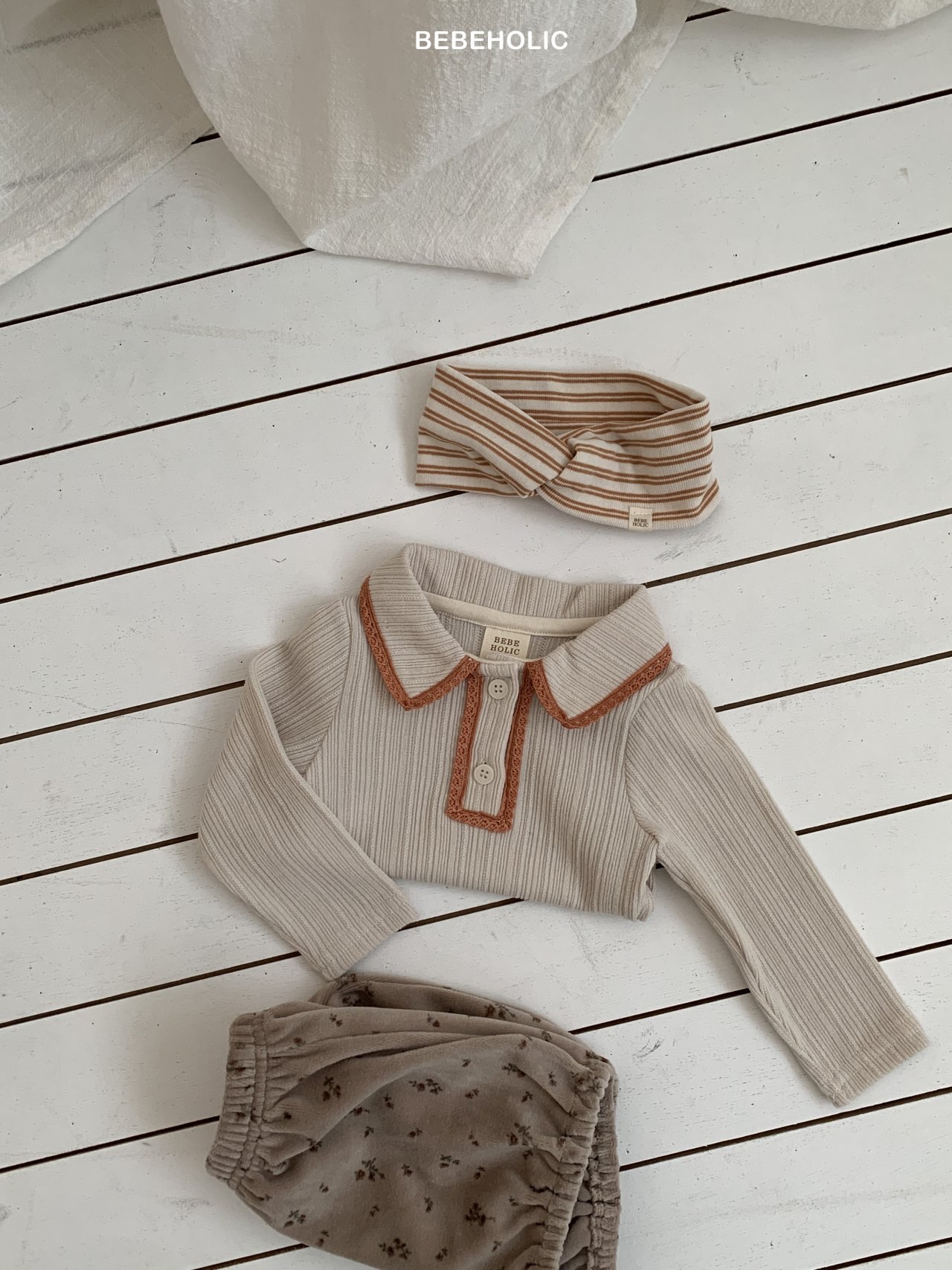 🌸預訂 韓國直送🌸🇰🇷BEBEHOLIC三色蕾絲花邊翻領長袖上衣