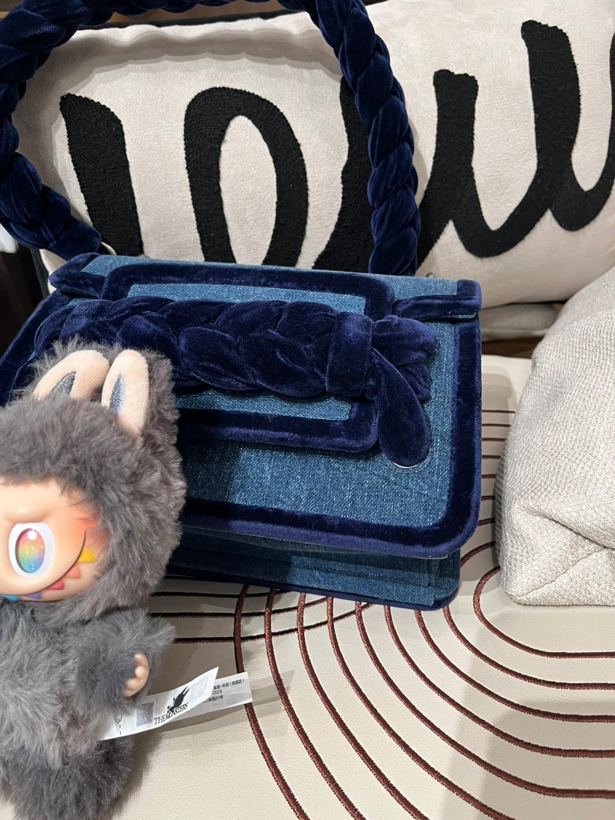 MIU MIU DENIM & VELVET SHOULDER BAG,100%Authentic ,98%new ✅ certificate✅dust bag