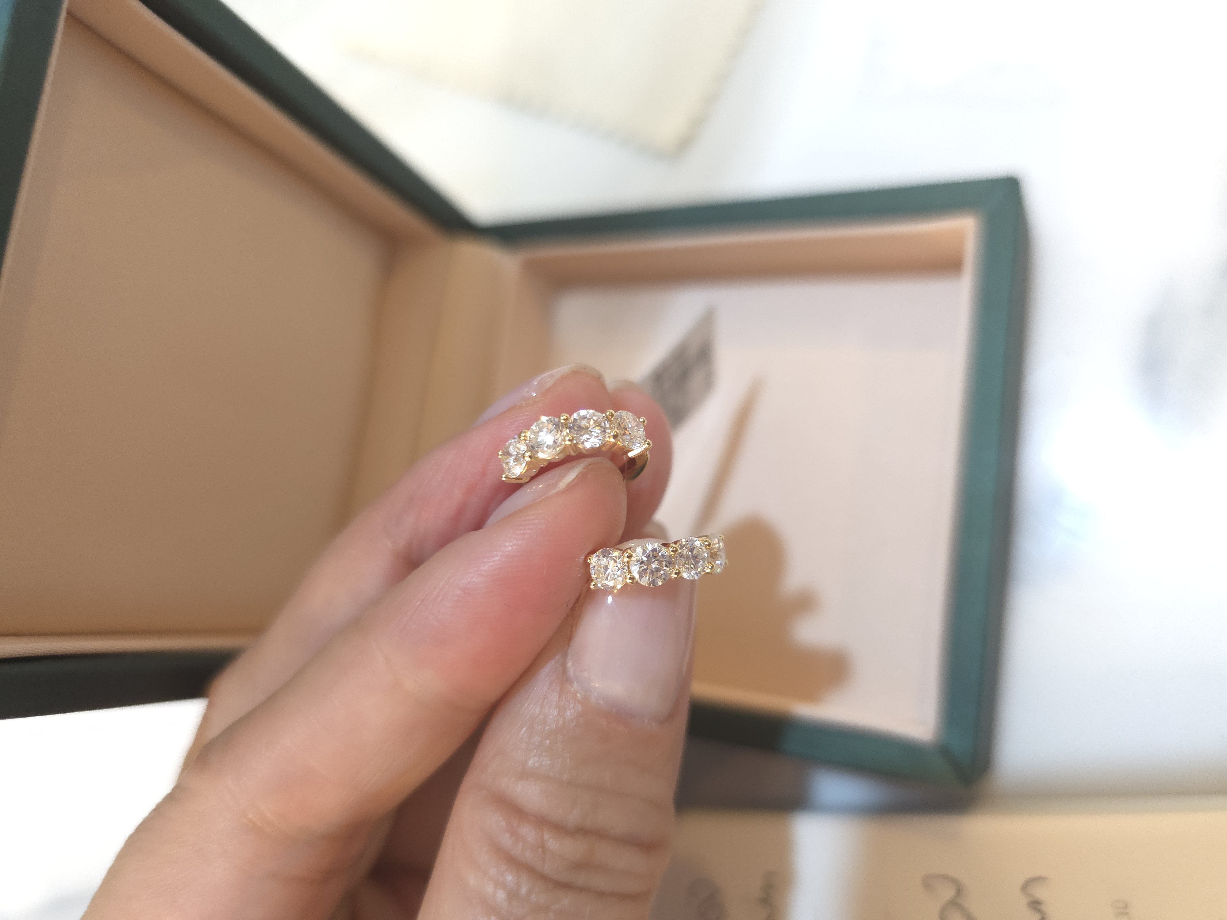 18K 培育鑽石耳圈 D1.668/8 G2.087