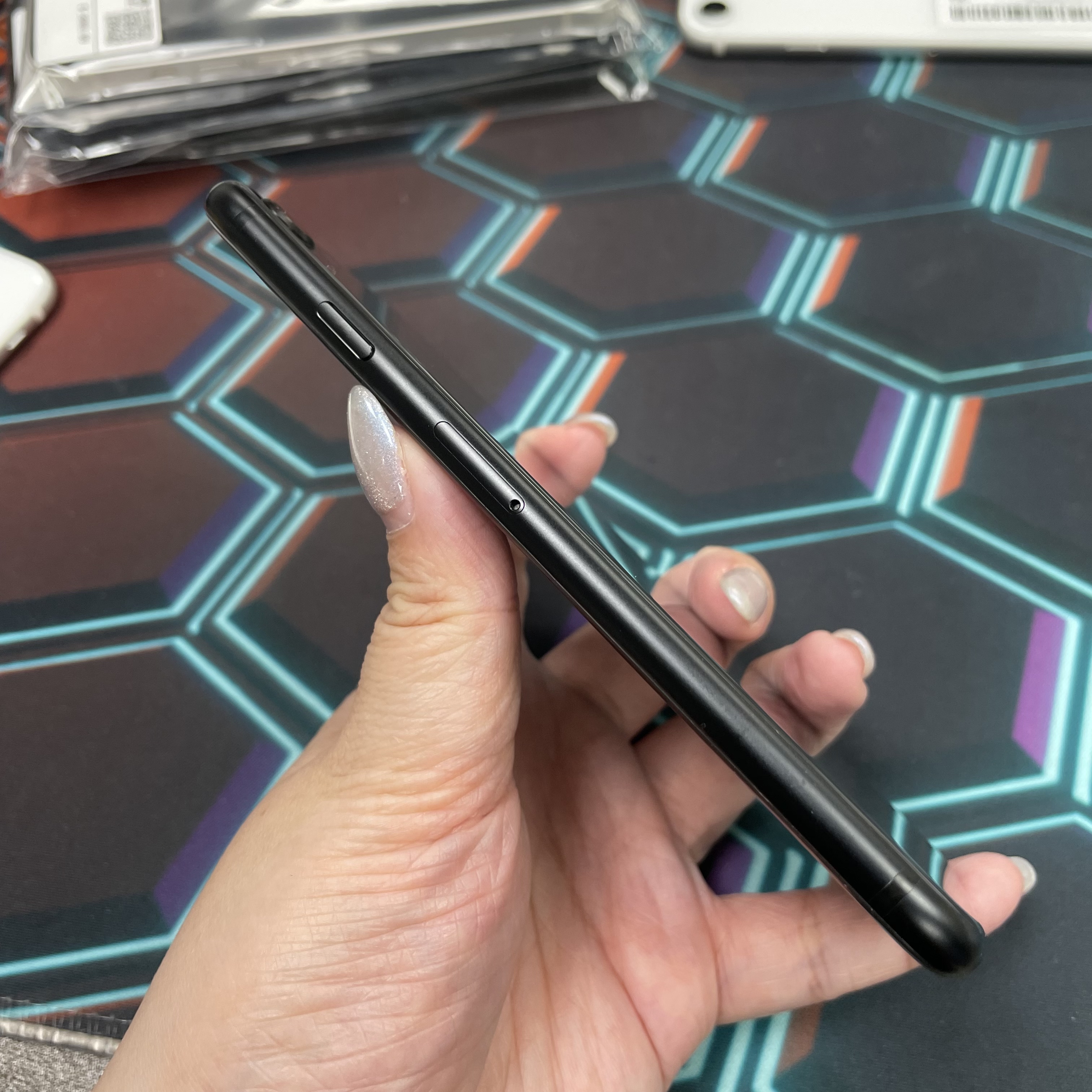 *7057 SE 2 完美機 128GB 電71 黑色 black