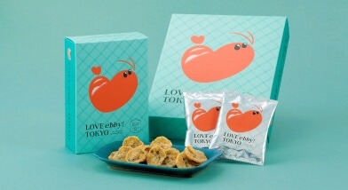 [訂購] [日本製] 🦐 東京限定零食登場！坂角総本舖「LOVE ebby! TOKYO」黑海苔蝦脆片 賞味期限：製造日起120日{TF260854}