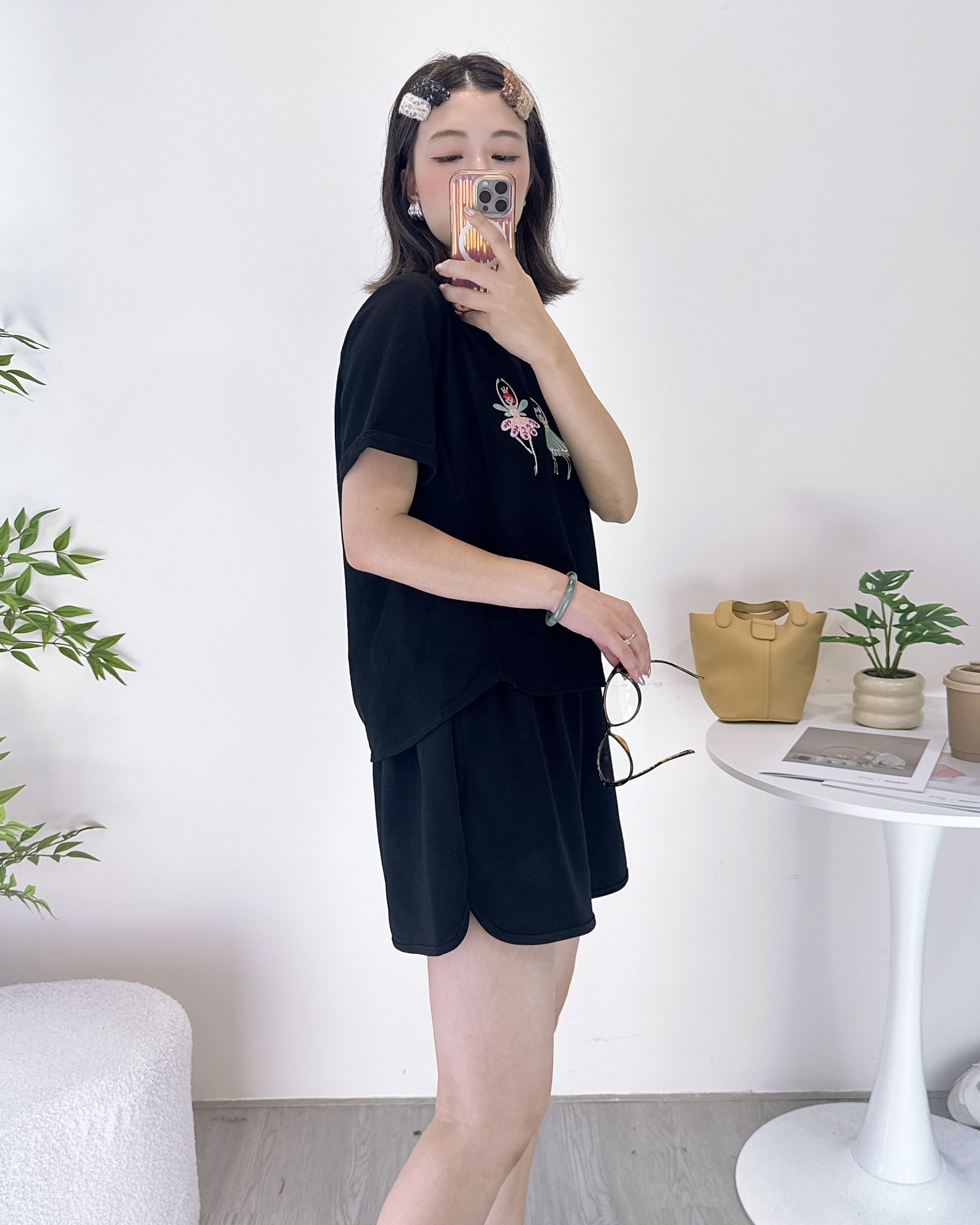 舒適刺繡透氣棉料上衣 2色