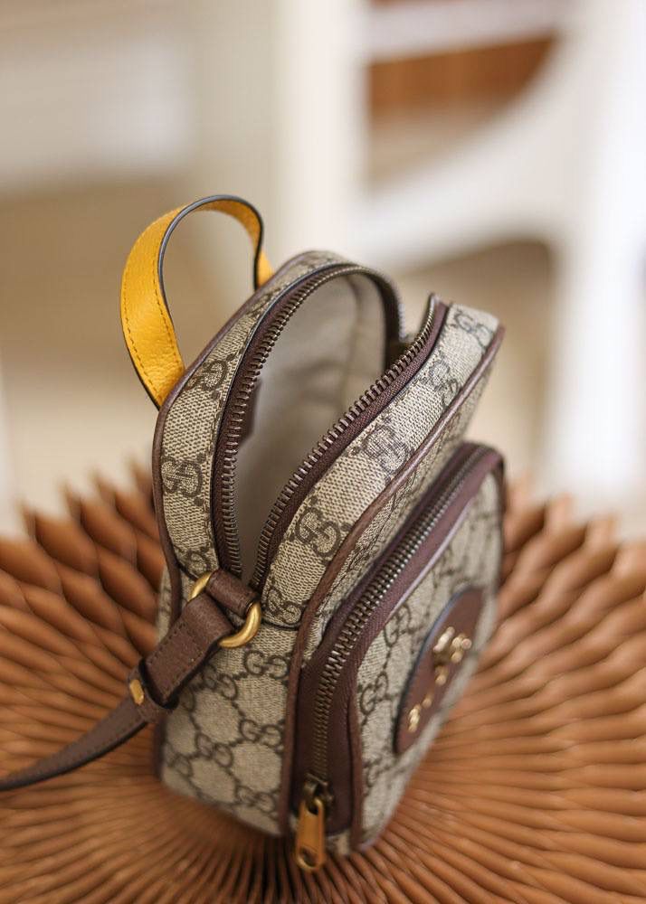 𝙉𝙚𝙤 𝙑𝙞𝙣𝙩𝙖𝙜𝙚迷你虎头包 原厂皮/纯铜五金 ✔️型号：658556 尺寸：12*16*7cm 这简直又是一个王炸款，又是一个男女都能共同拥有的情侣款，经典的元素搭配迷你的造型，标志性的虎头，正品不贵，但是真的超级好看，男女背都是非常帅气的味道，这是必须人手一只的节奏！🤩🤩