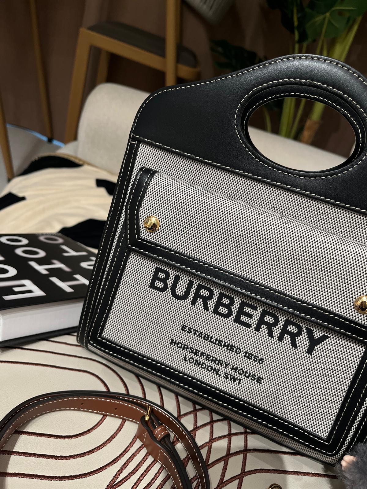 BURBERRY POCKET 2WAY BAG ,100%Authentic ,99%new ✅strap✅booklet✅dust bag 