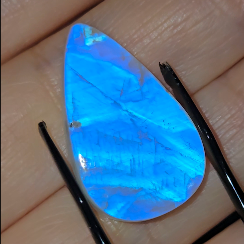 Intense blue flash moonstone from India - MS6