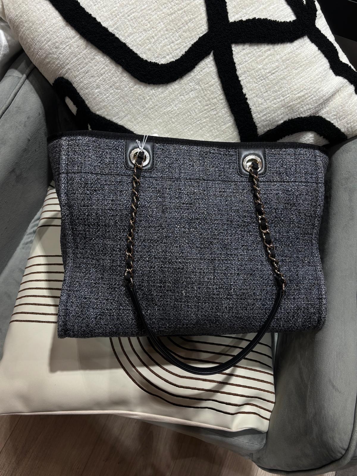 Chanel Deauville Tote Bag Medium 100%Authentic, 98%New ☑️31Card☑️Dust bag