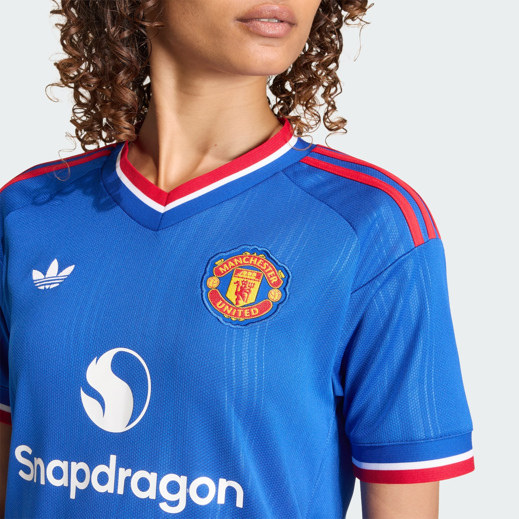 💙重溫經典藍魔傳奇 Adidas Manchester United 曼聯 2026-27 女裝短版作客球迷版球衣 (可加印字章) KC4813