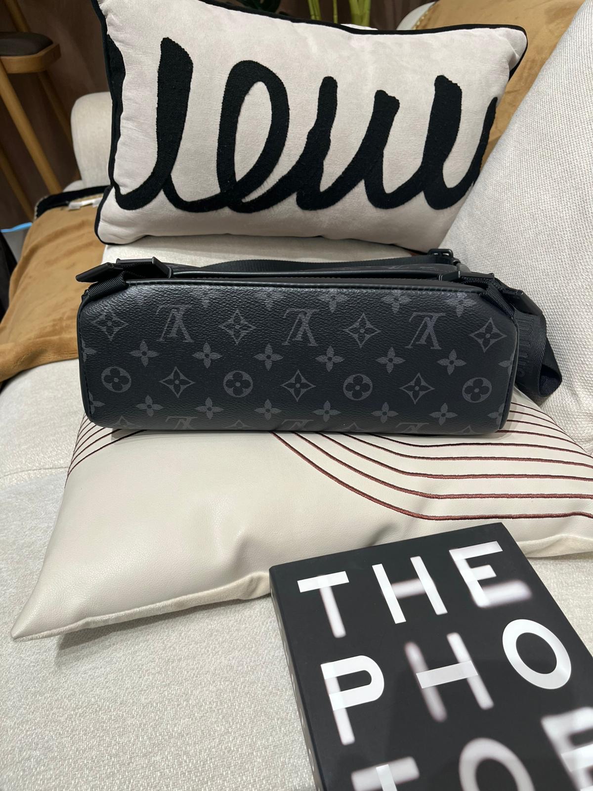 Lv Messenger Voyager PM M12517 NFC  100%Authentic,98%new✅dust bag 