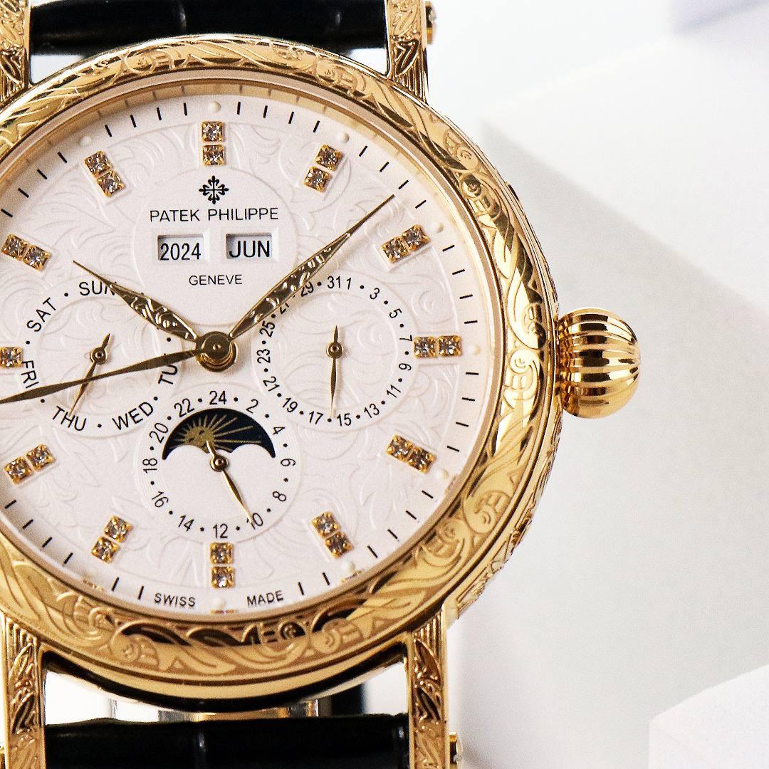 【铁划银钩 苍劲有力】高颜值新品 古朴。复古。精湛的工艺！ 年度最佳典藏之作——百达翡丽古典超级复杂多功能 万年历功能腕表 团队历时两年多精心设计，不计成本，敢为人先，力求完美，克服重重难关，突破多层技术瓶颈，机芯型号为CH 29-535 升级版，质量稳定！【表带】经典意大利小牛皮表带，纹路清晰，质感好。搭配圈市面最顶级的百达翡丽灯笼表扣，通用原装无压力。 优雅的Calatrava雕花表壳极具个性，42毫米的表径适配大众男性手寸，与专柜一致，非常商务可亦休闲。