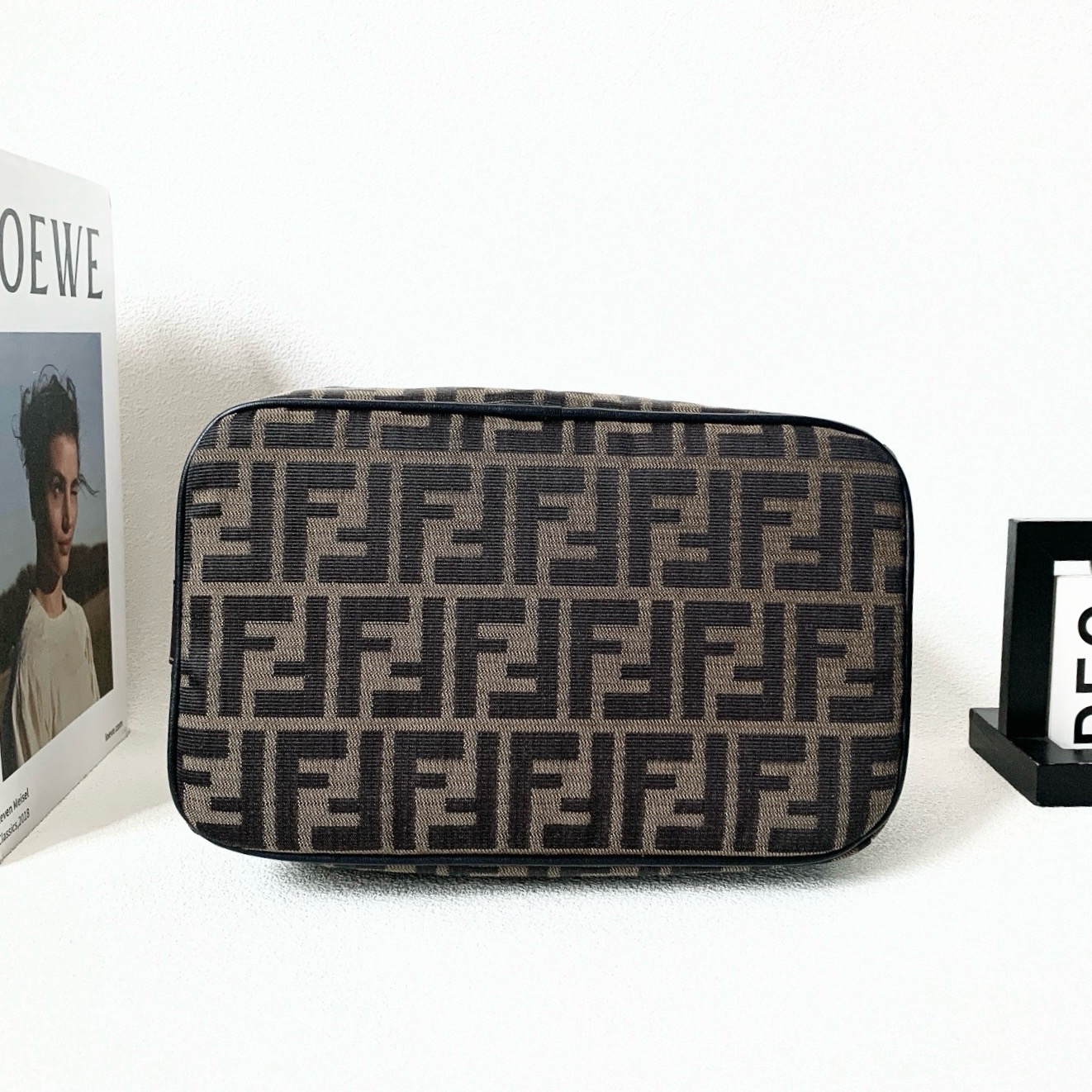 【預訂貨品】Fendi老花金扣飯盒包