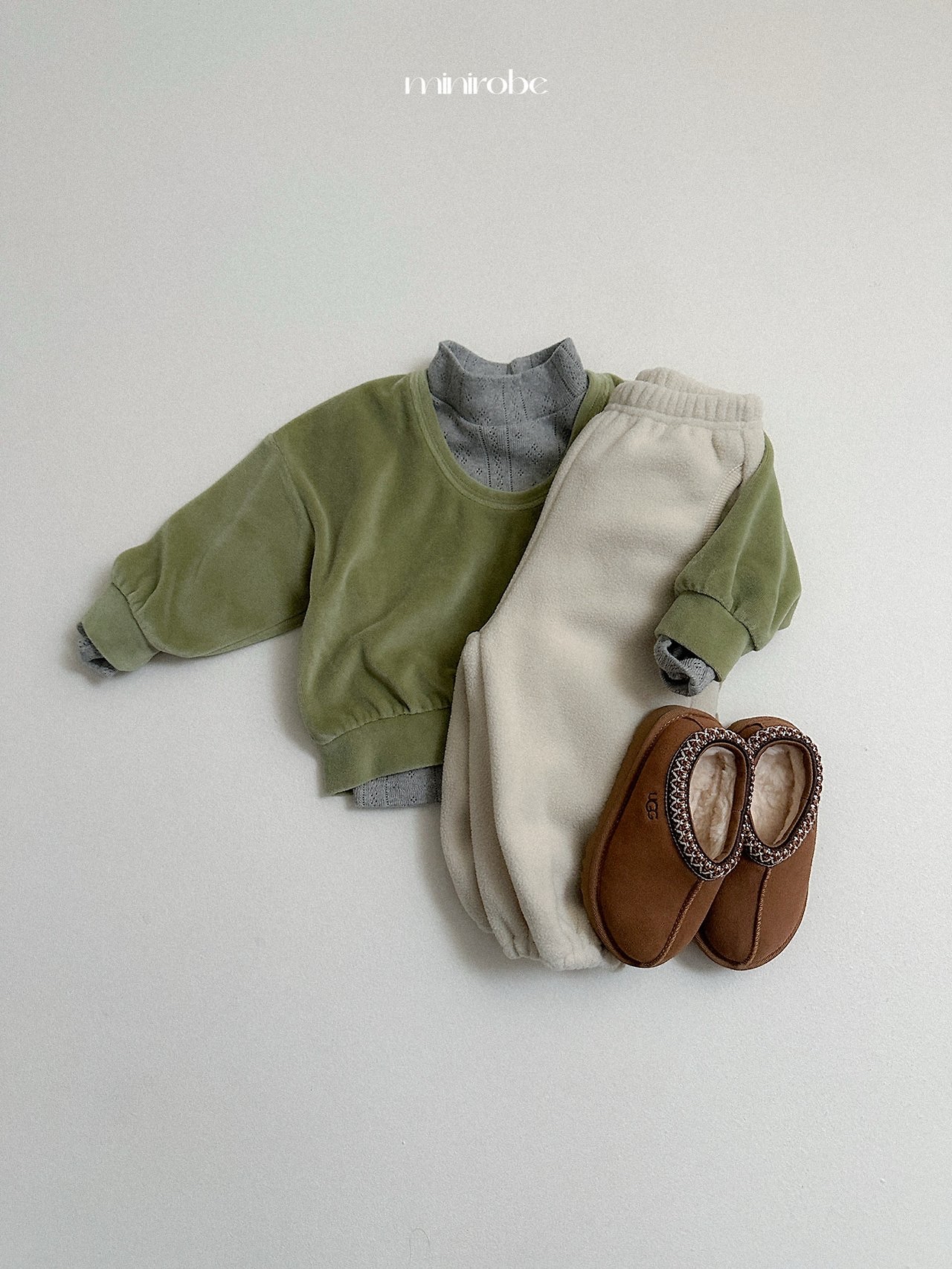 Mnirobe | Velour U-Neck Sweatshirt