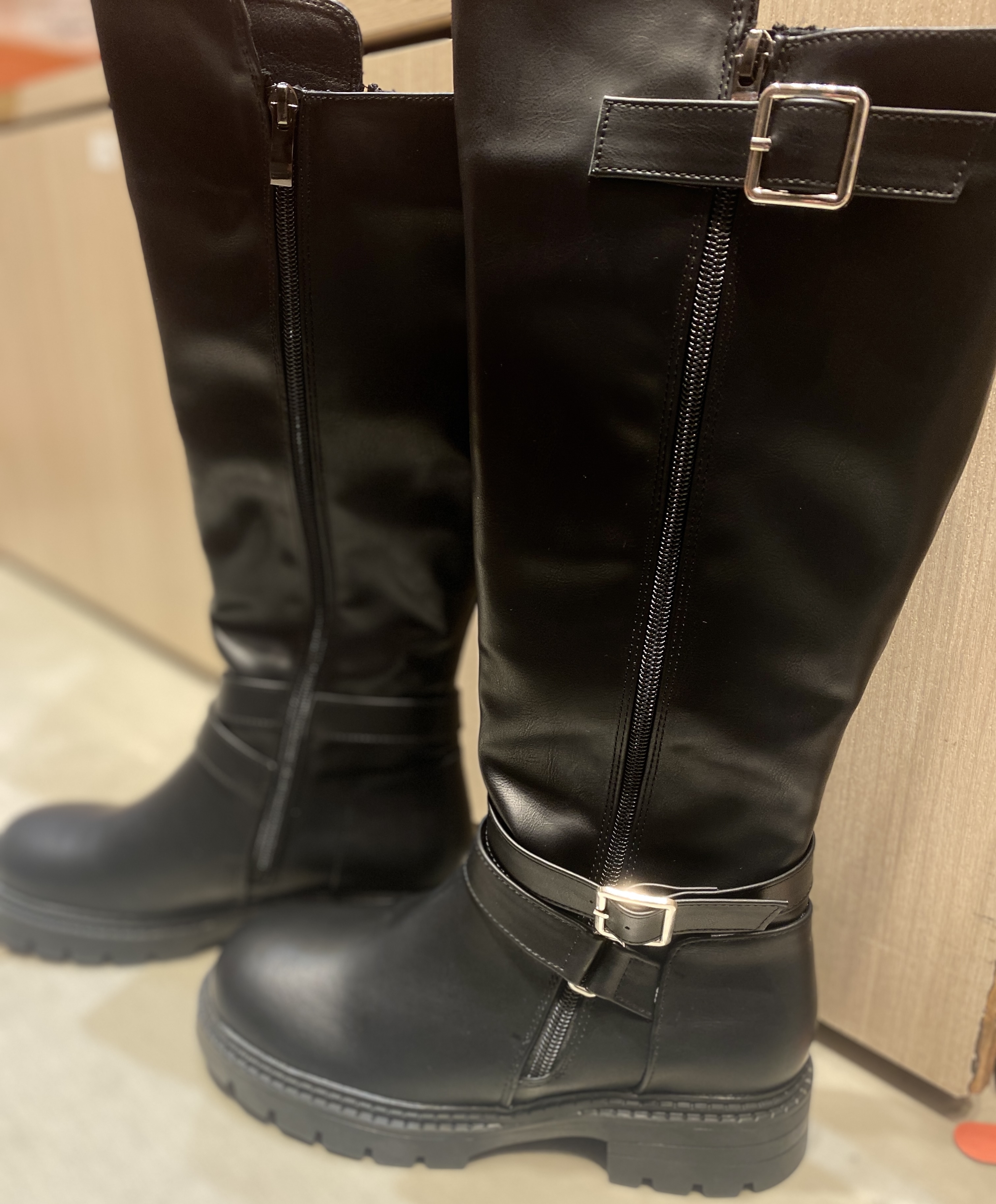 黑色直筒雙扣長靴