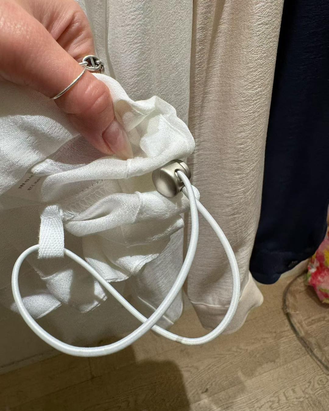 83% 天絲薄外套仔