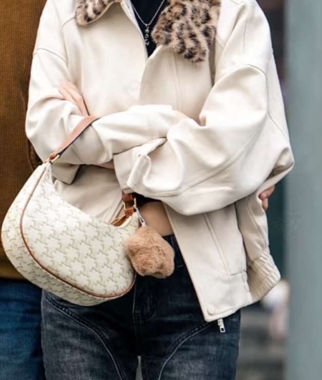 celine triomphe ava凱旋扣腋下包 