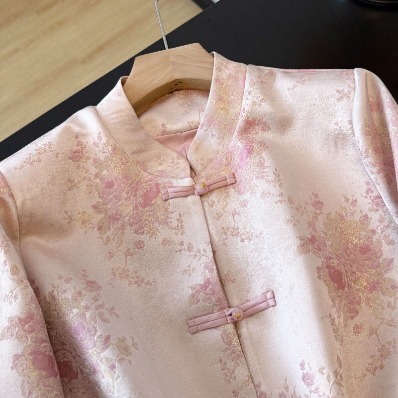 B300(0159) 新中式气质碎花前排盘扣双口袋粉紫外套上衣
